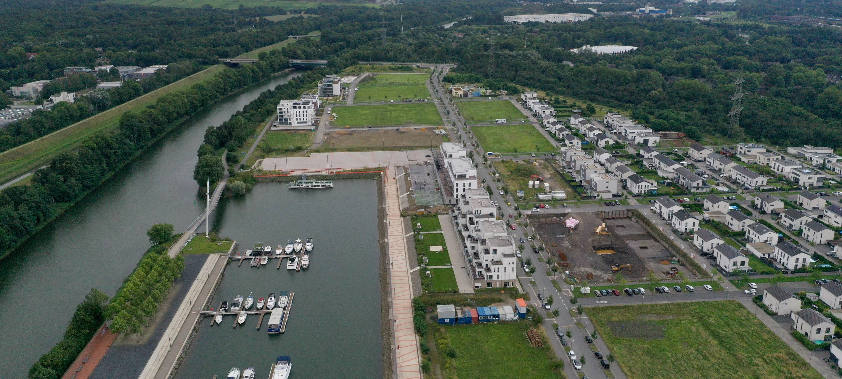 Luftbild vom Hafen Graf Bismarck