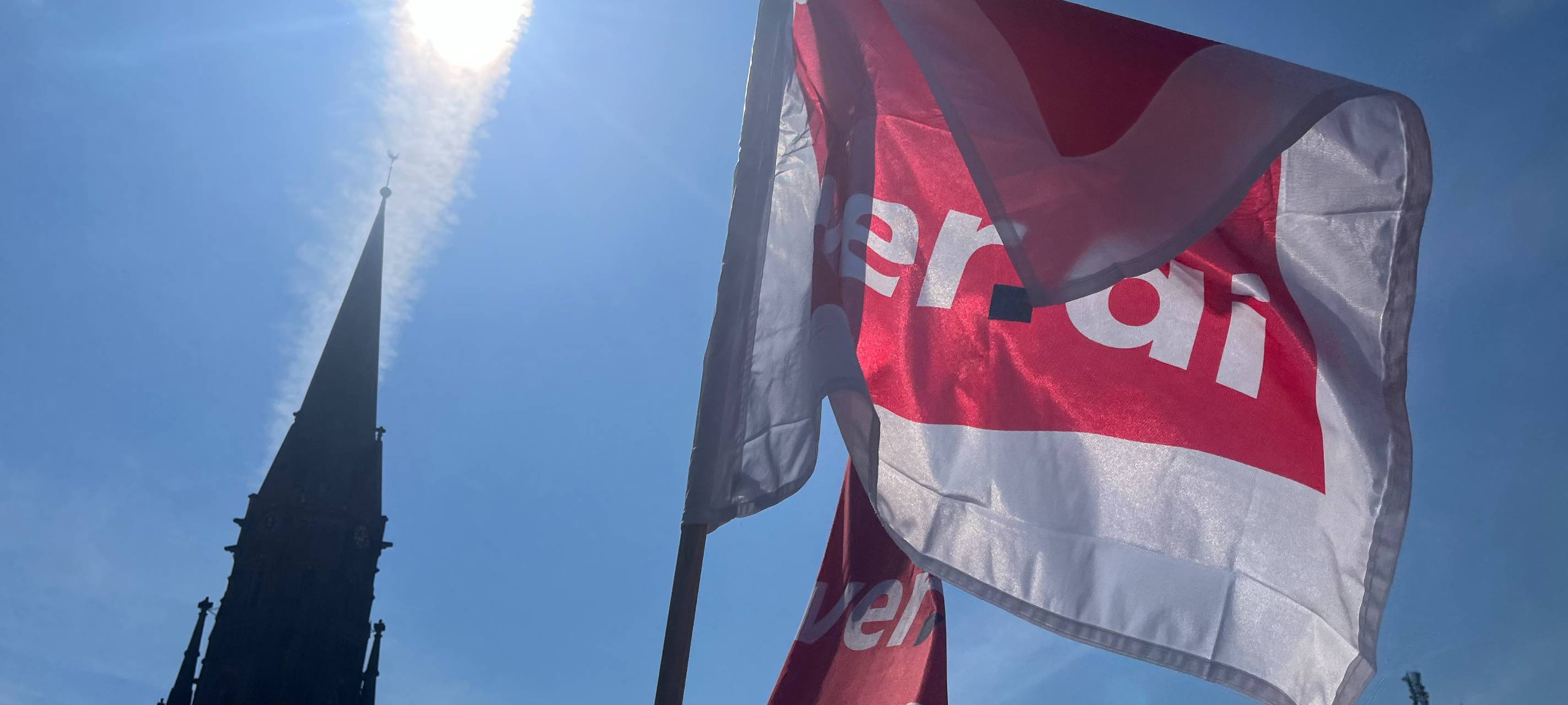 Warnstreik-Demo zieht durch Gelsenkirchen-Buer