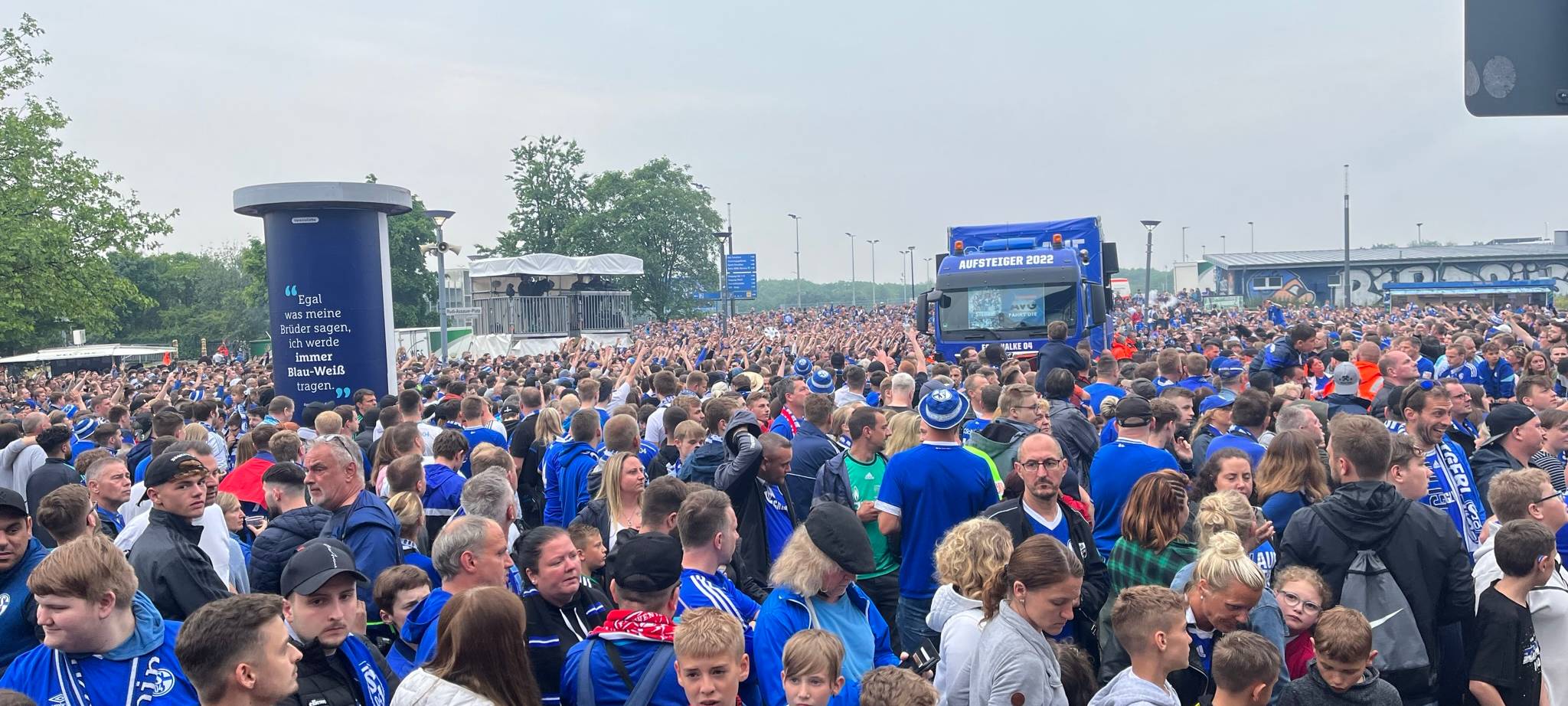 22.000 Fans bejubeln Schalker Mannschaft