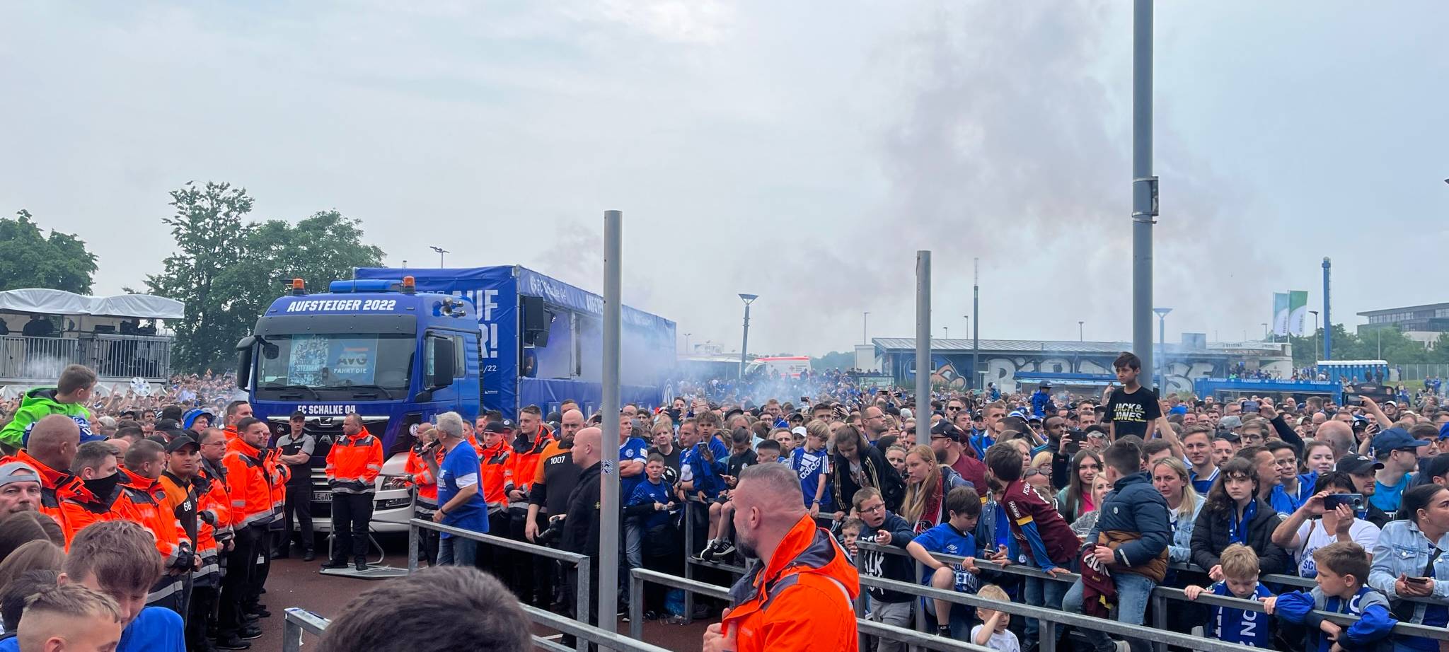 22.000 Fans bejubeln Schalker Mannschaft