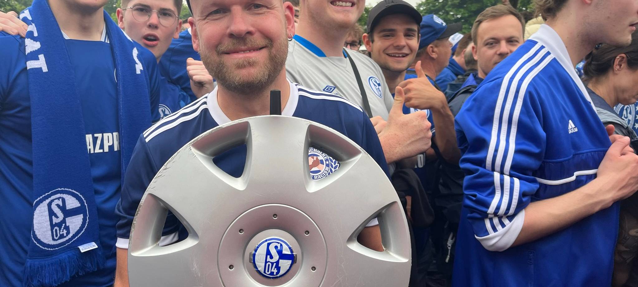 22.000 Fans bejubeln Schalker Mannschaft