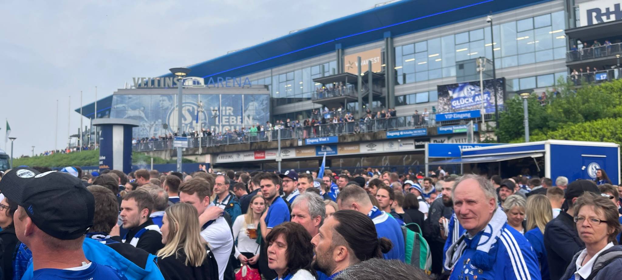 22.000 Fans bejubeln Schalker Mannschaft
