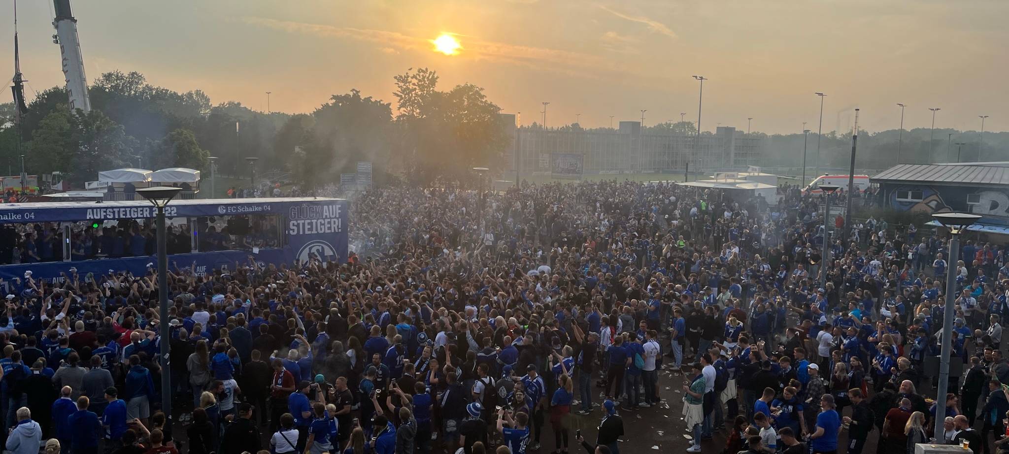 22.000 Fans bejubeln Schalker Mannschaft
