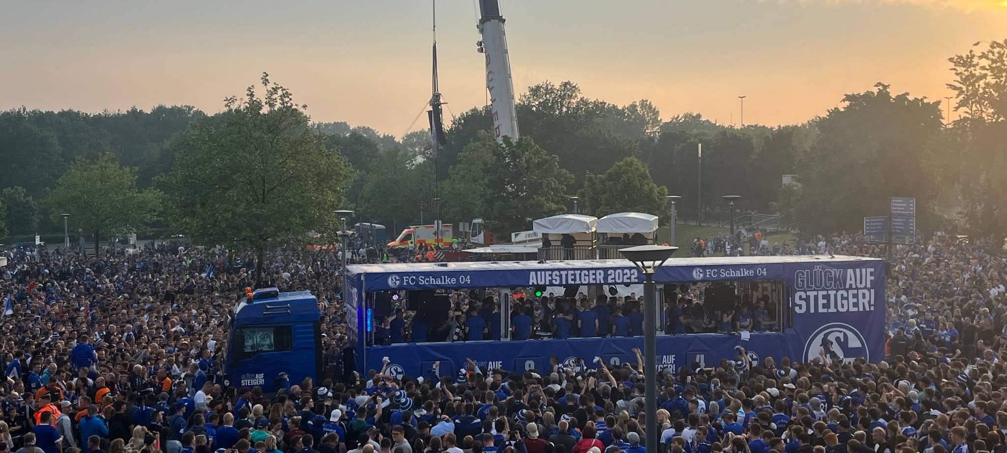 22.000 Fans bejubeln Schalker Mannschaft