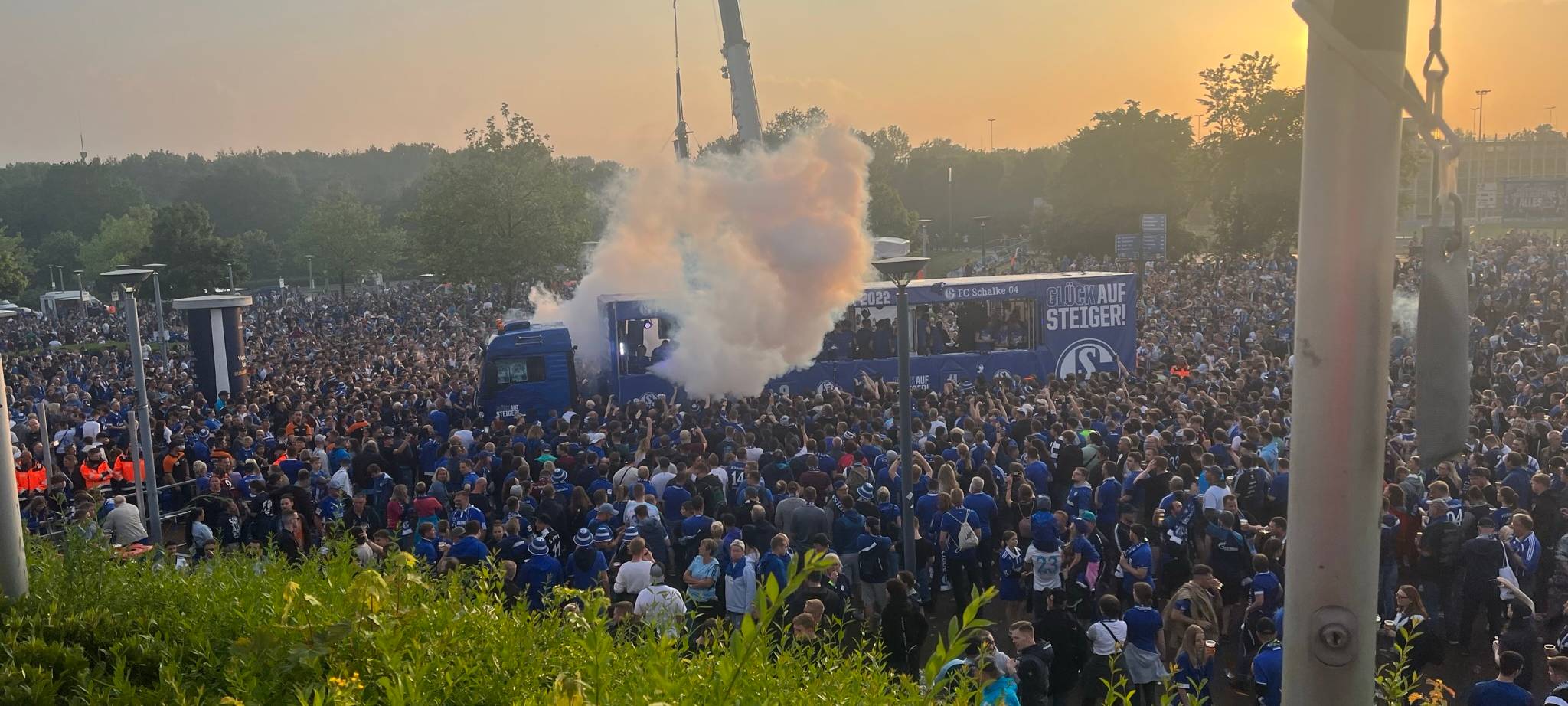 22.000 Fans bejubeln Schalker Mannschaft