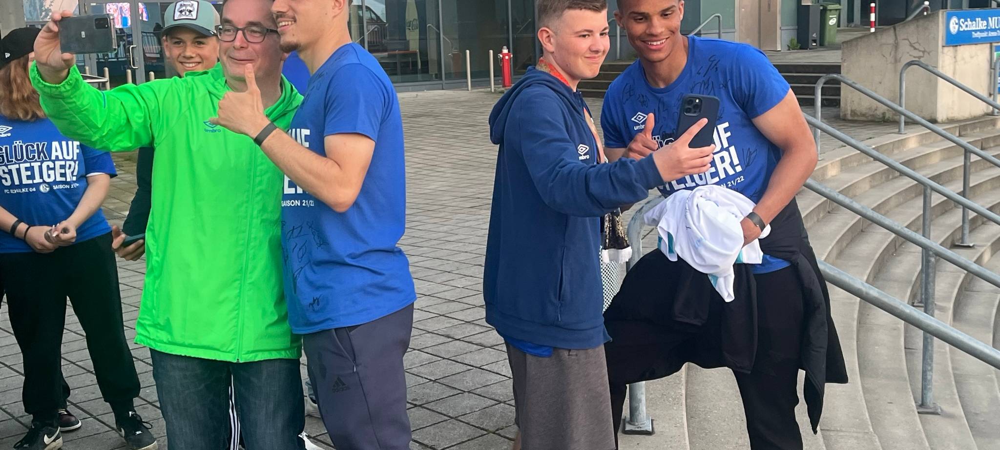 22.000 Fans bejubeln Schalker Mannschaft