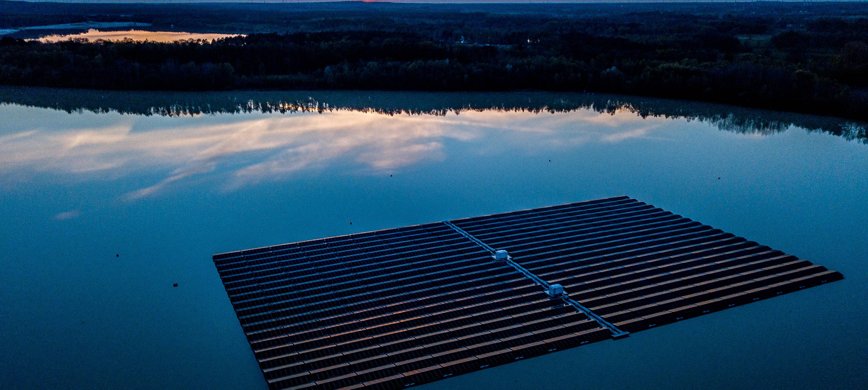 Schwimmende Photovoltaikanlage auf dem Haltener Stausee