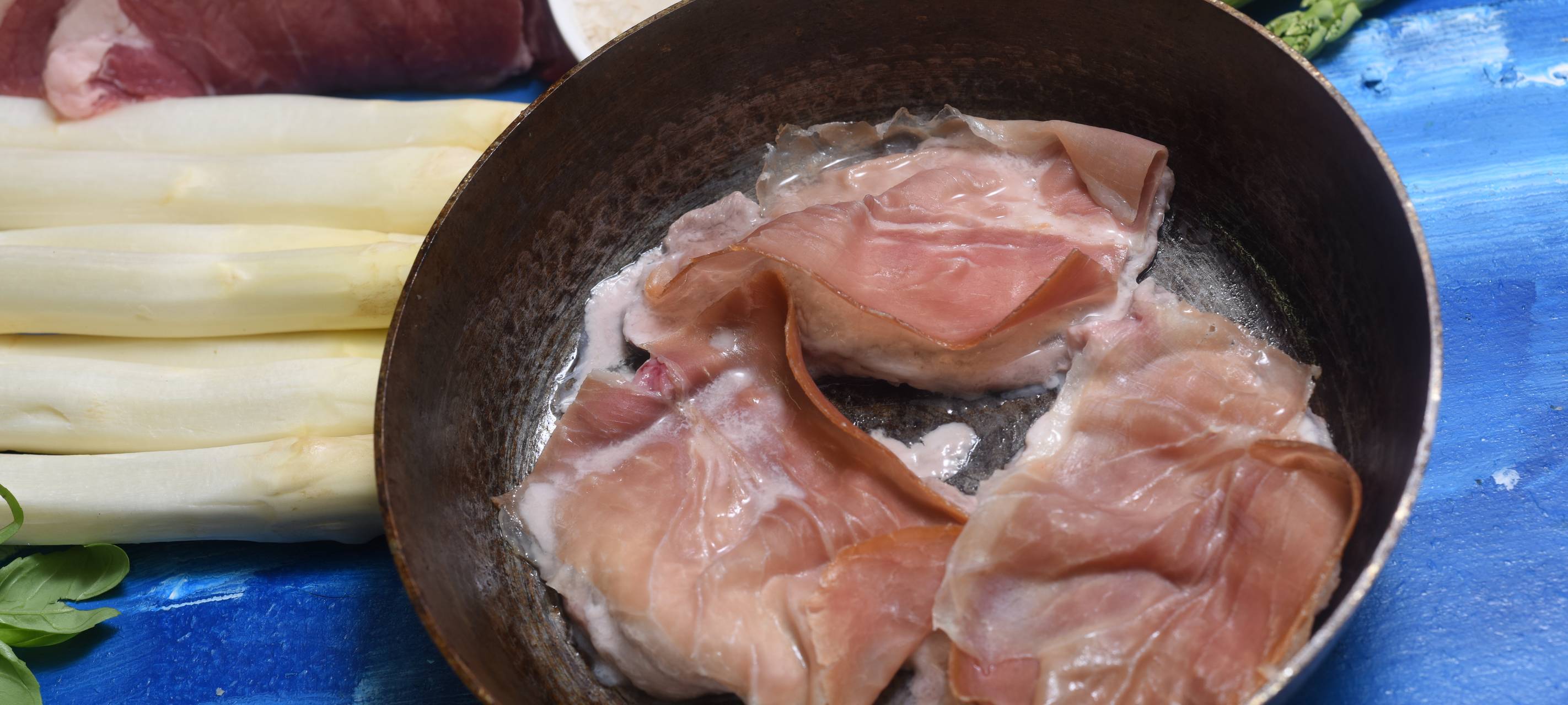 Risotto mit grünem Spargel und Saltimbocca