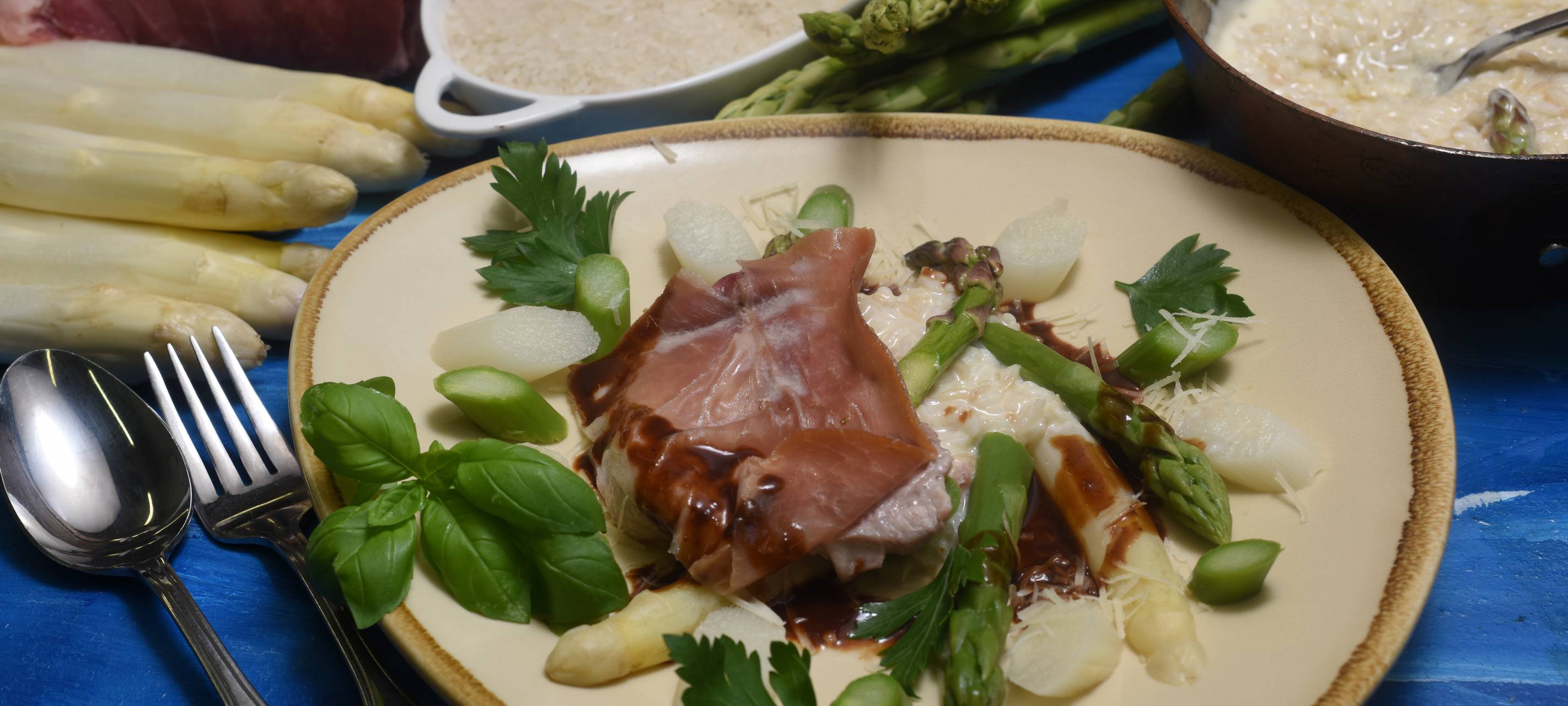 Risotto mit grünem Spargel und Saltimbocca