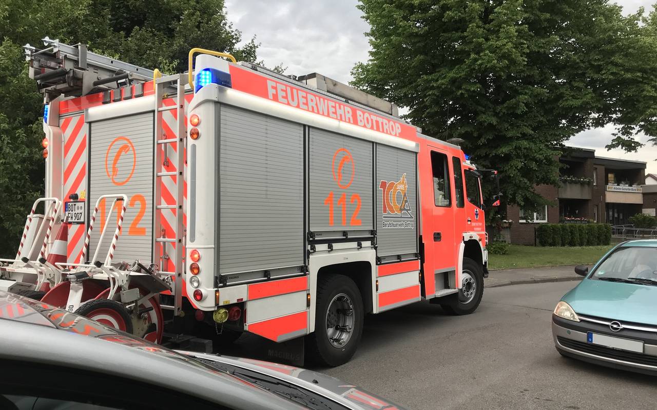 Fahrzeug der Bottroper Feuerwehr in Welheim