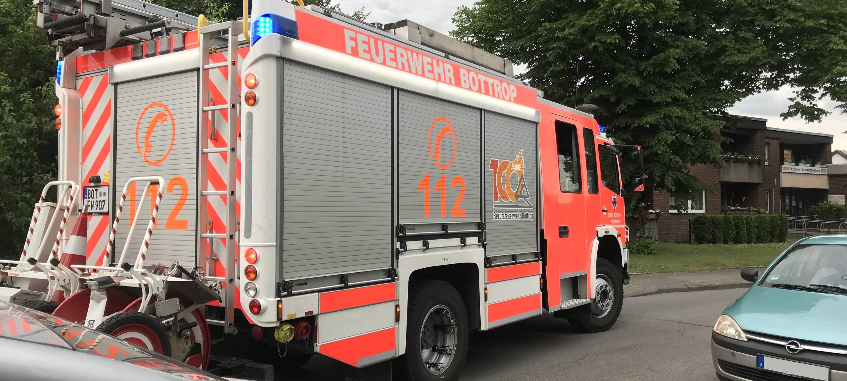 Fahrzeug der Bottroper Feuerwehr in Welheim