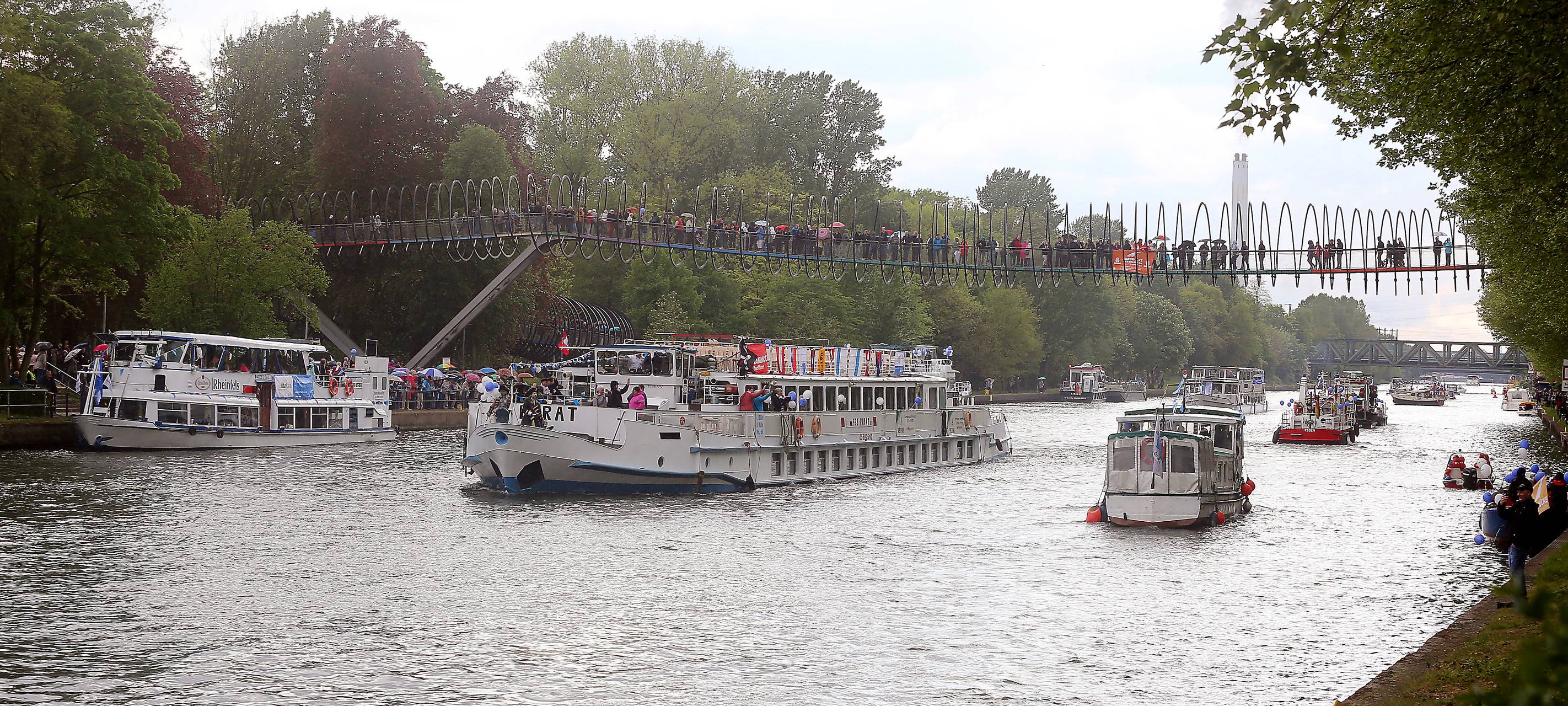 Schiffsparade auf dem Rhein-Herne-Kanal