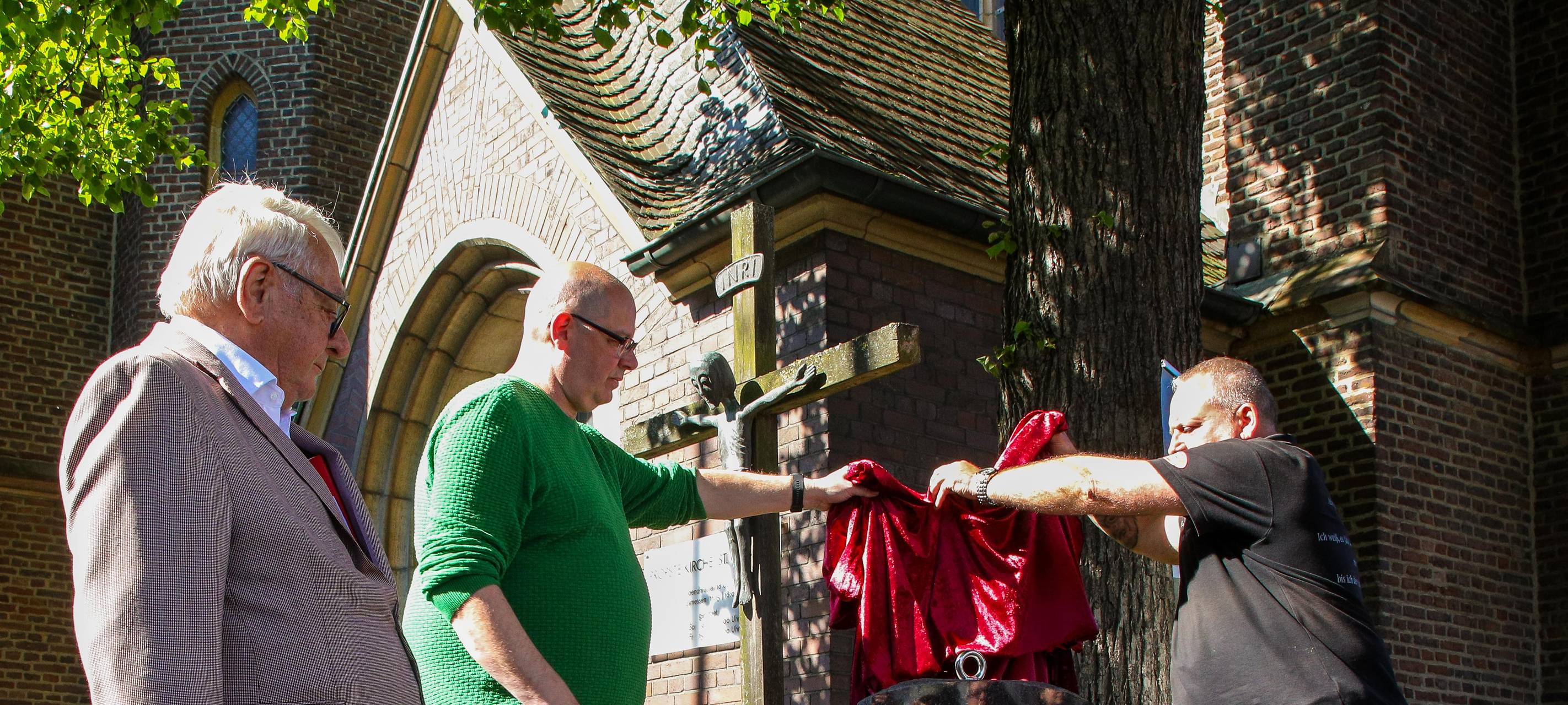 Bottrop: Gedenkstein für Missbrauchsopfer der Kirche