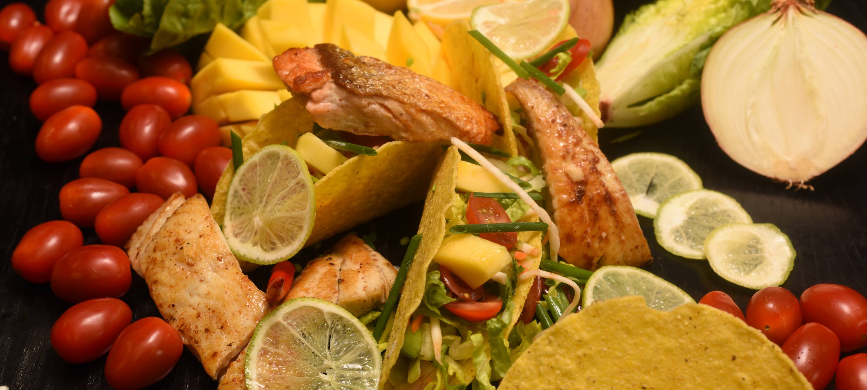 Mexikanische Tacos mit Seelachs, Wasabi und Römersalat