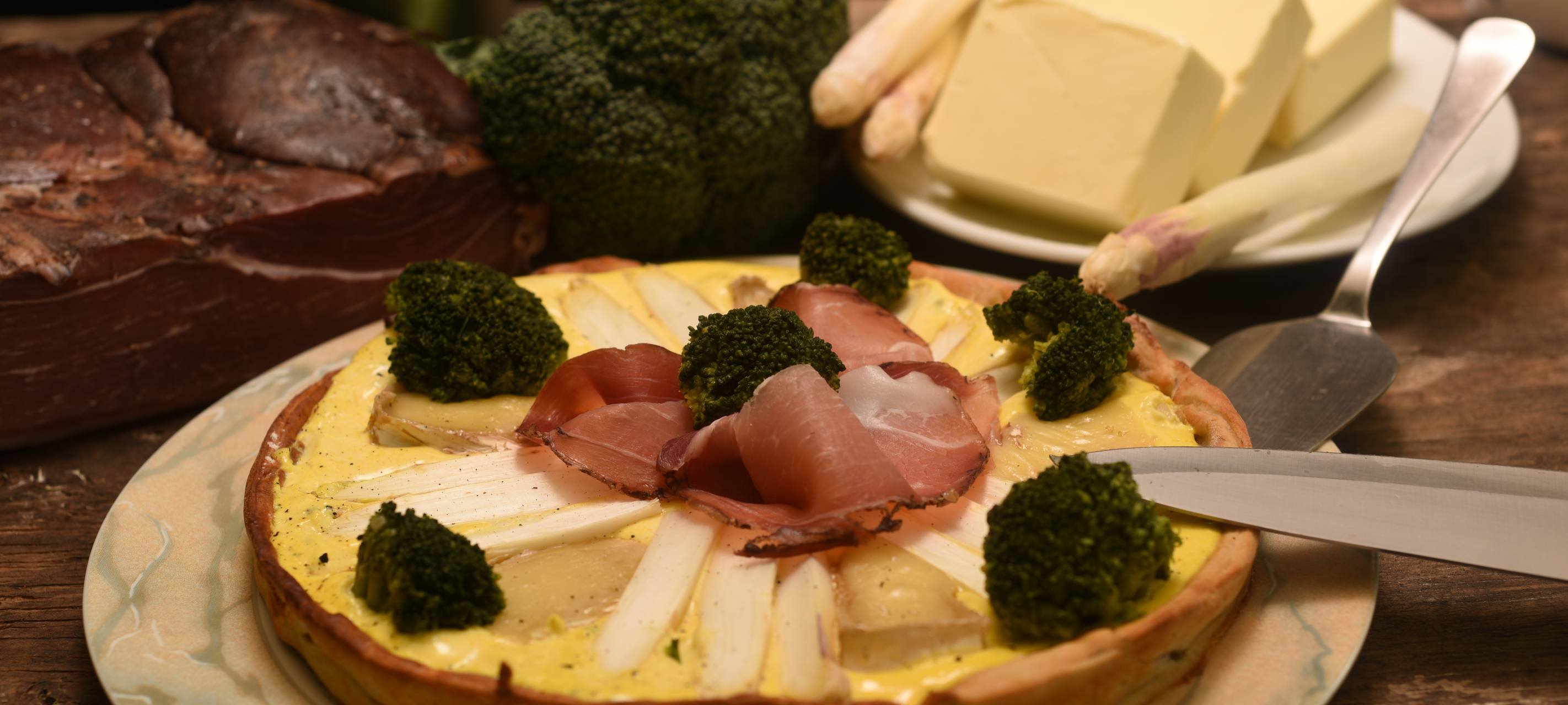 Quiche mit Spargel und Schinken