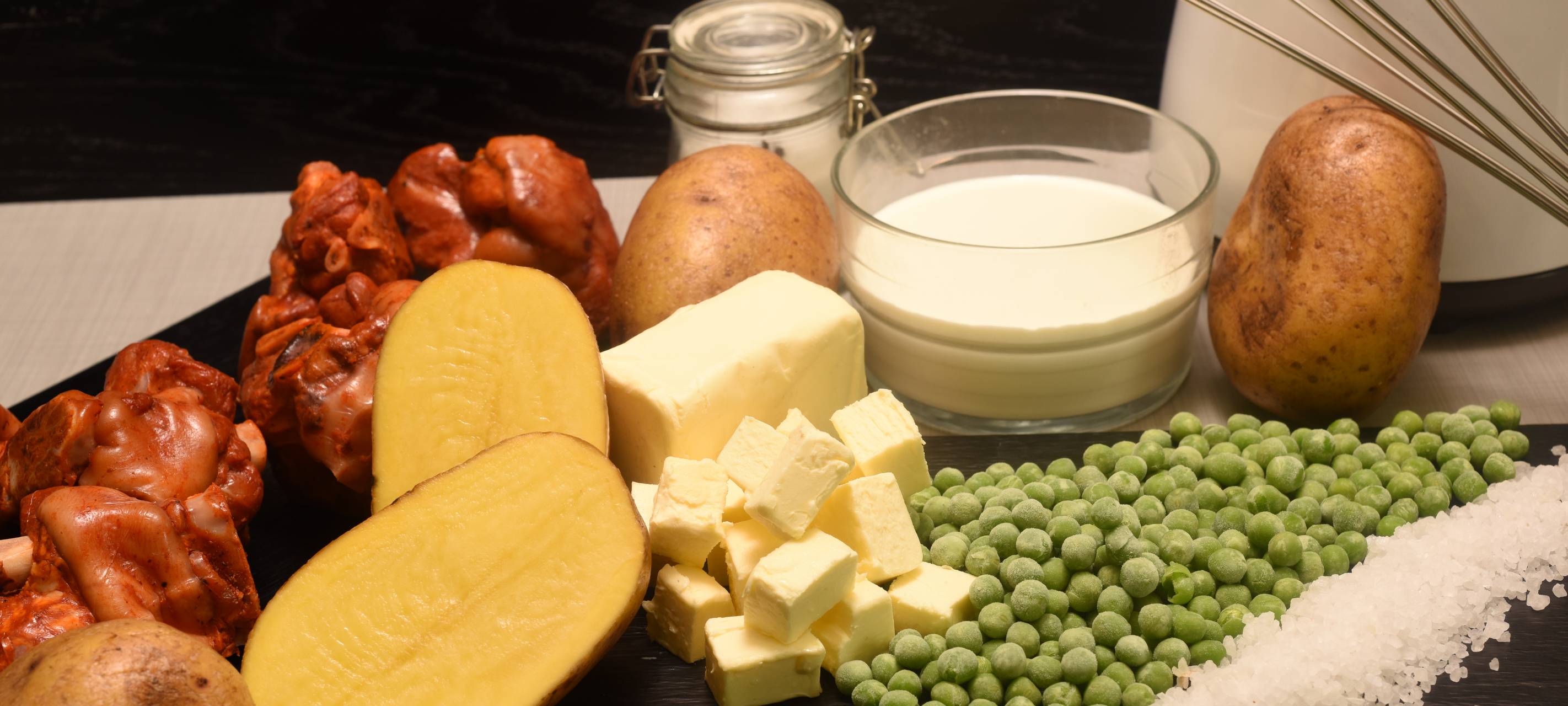 Eisbein mit Kartoffel- und Erbsenpüree