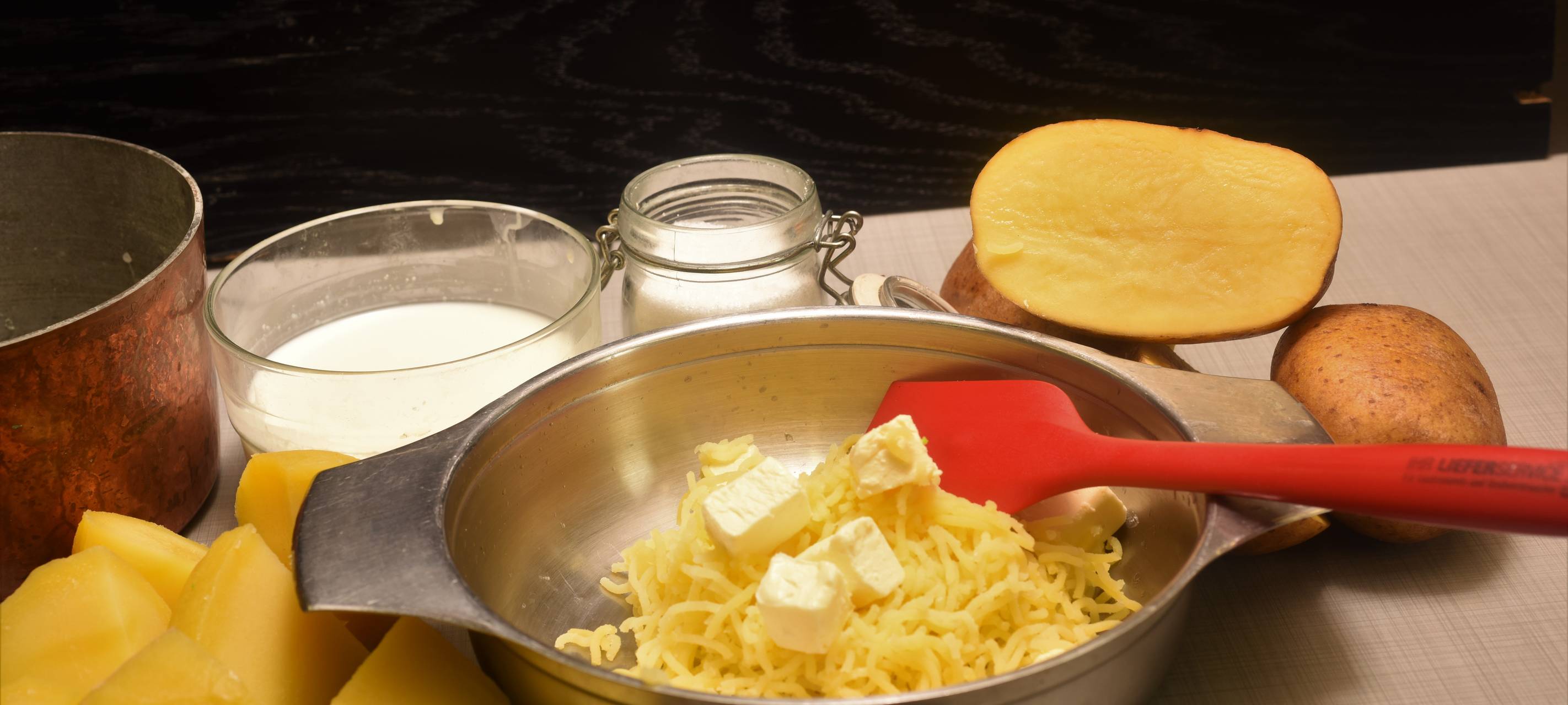 Eisbein mit Kartoffel- und Erbsenpüree