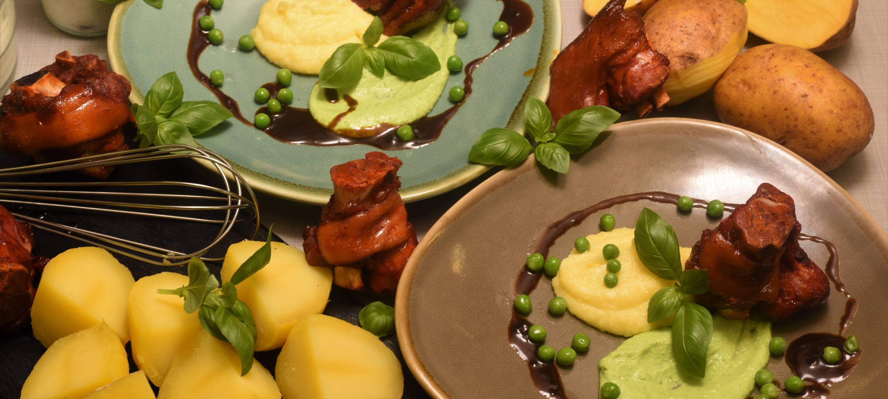 Eisbein mit Kartoffel- und Erbsenpüree