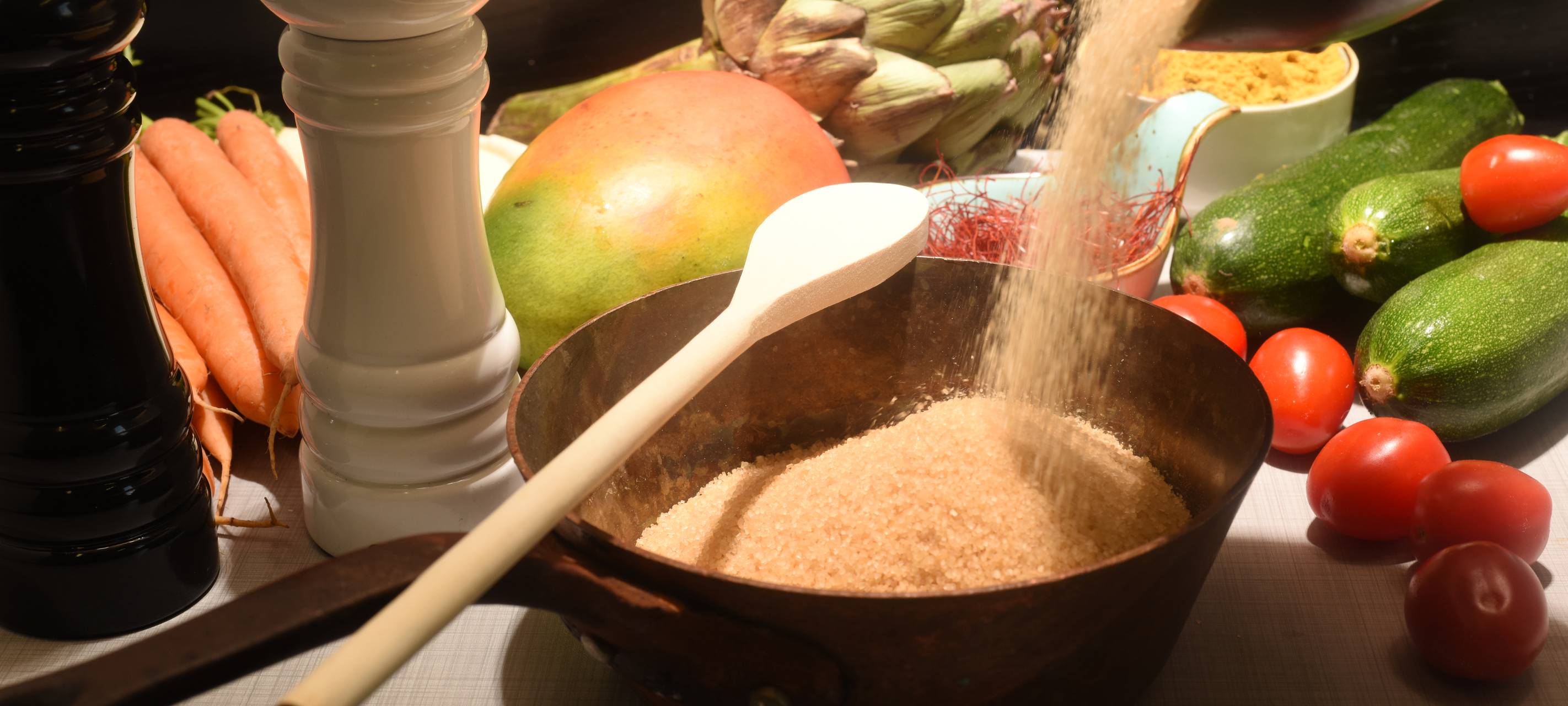 Koriander-Möhren mit Cashew-Chutney-Creme und indischem Naan-Brot