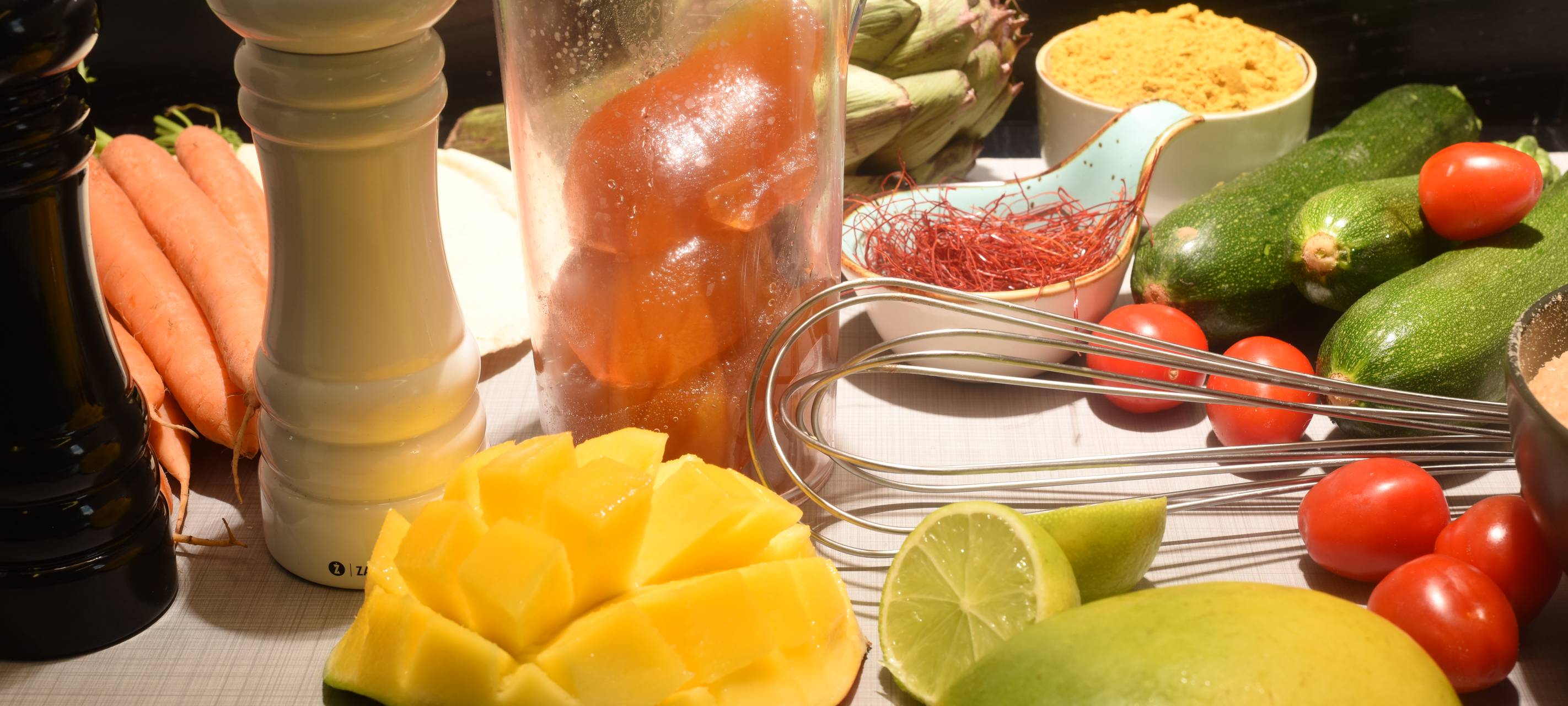 Koriander-Möhren mit Cashew-Chutney-Creme und indischem Naan-Brot