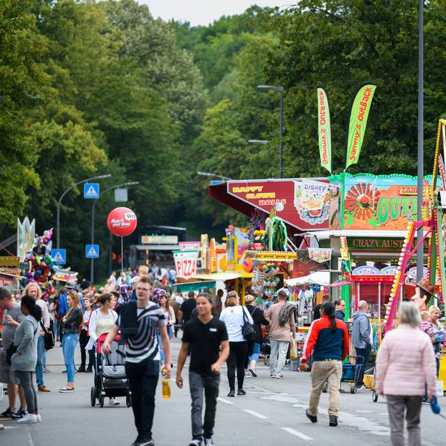 Besucher auf dem Sommerfestival Schloss Berge