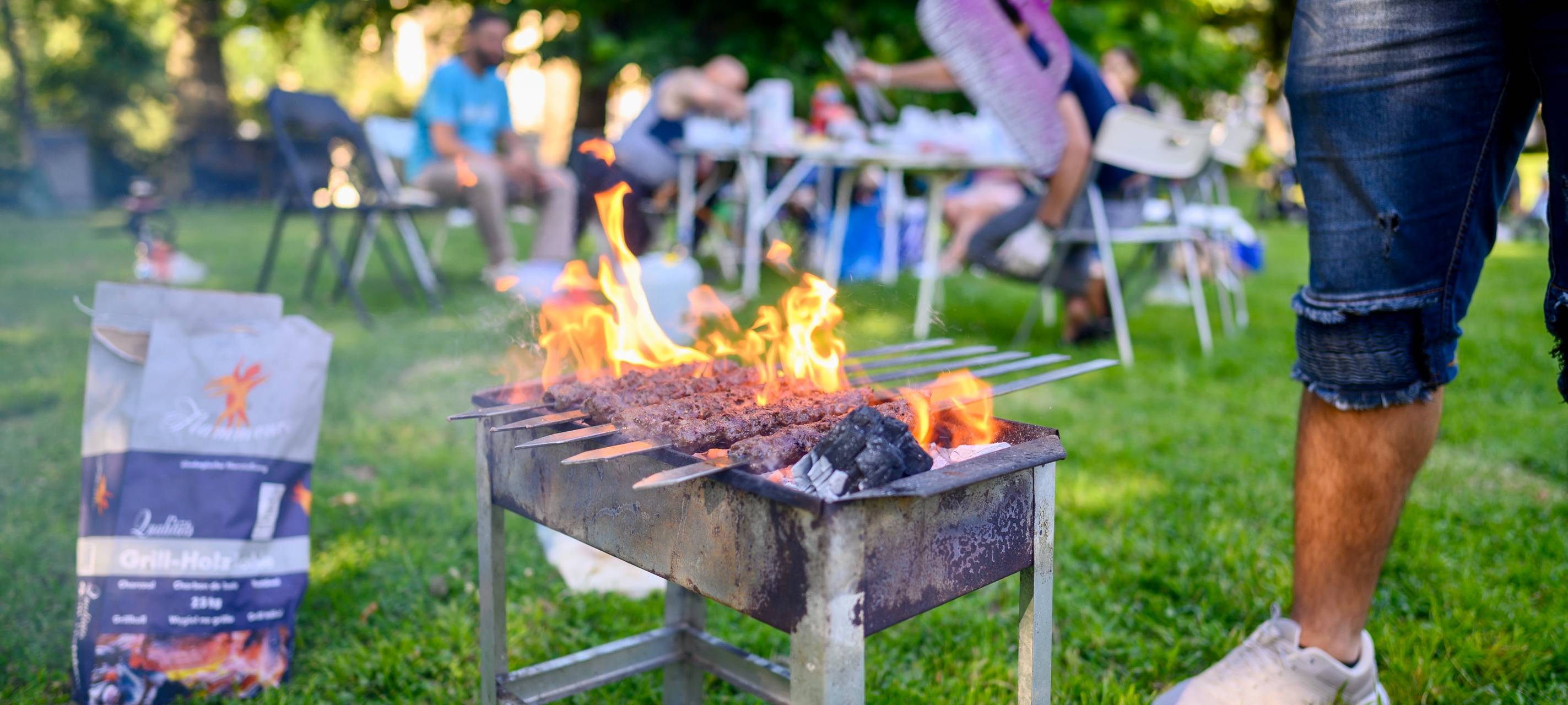 Grillen auf einem öffentlichen Grillplatz