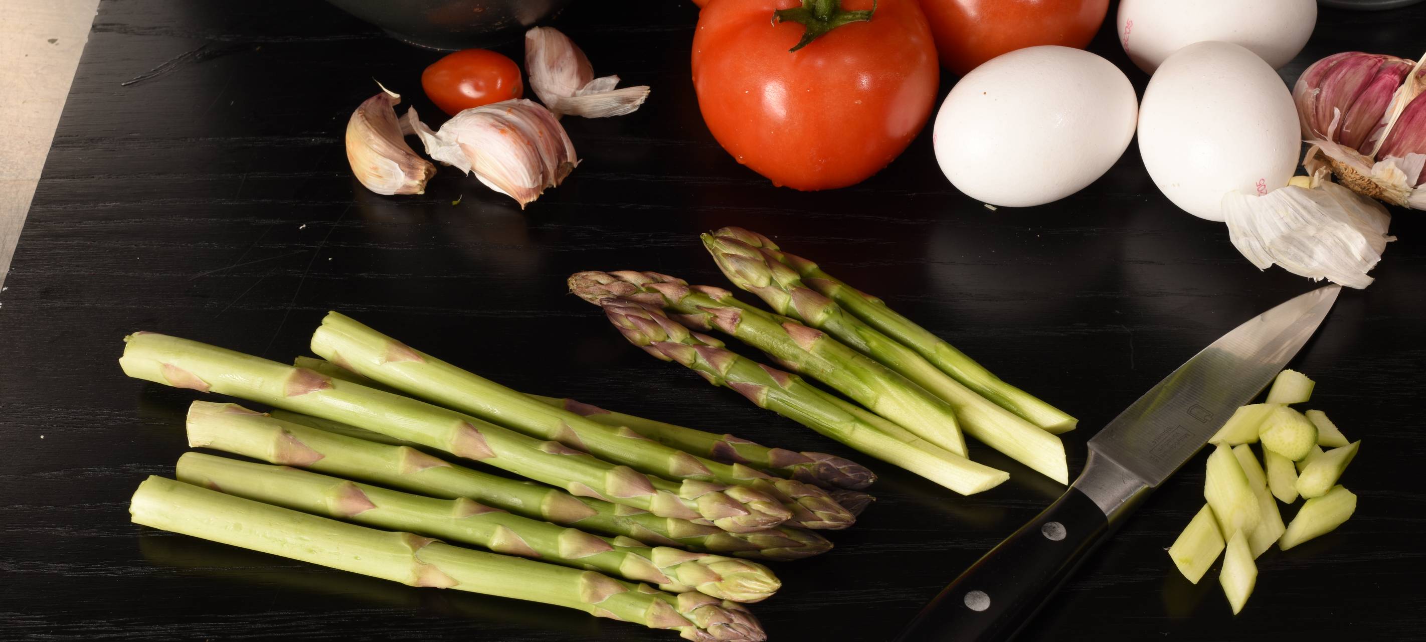Armer Ritter würzig pikant mit buntem Spargel und Bergkäse