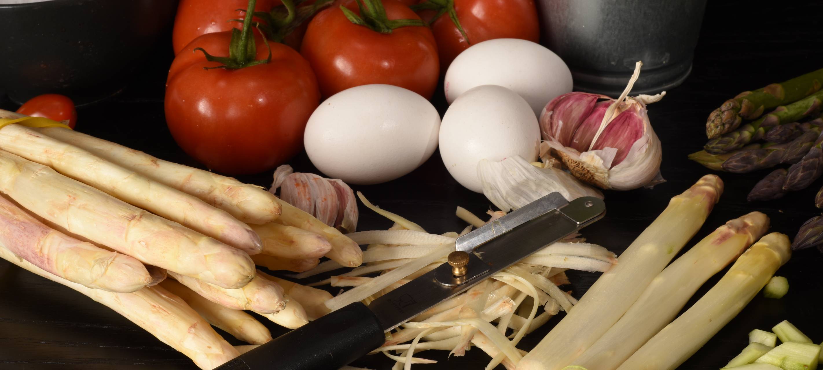 Armer Ritter würzig pikant mit buntem Spargel und Bergkäse