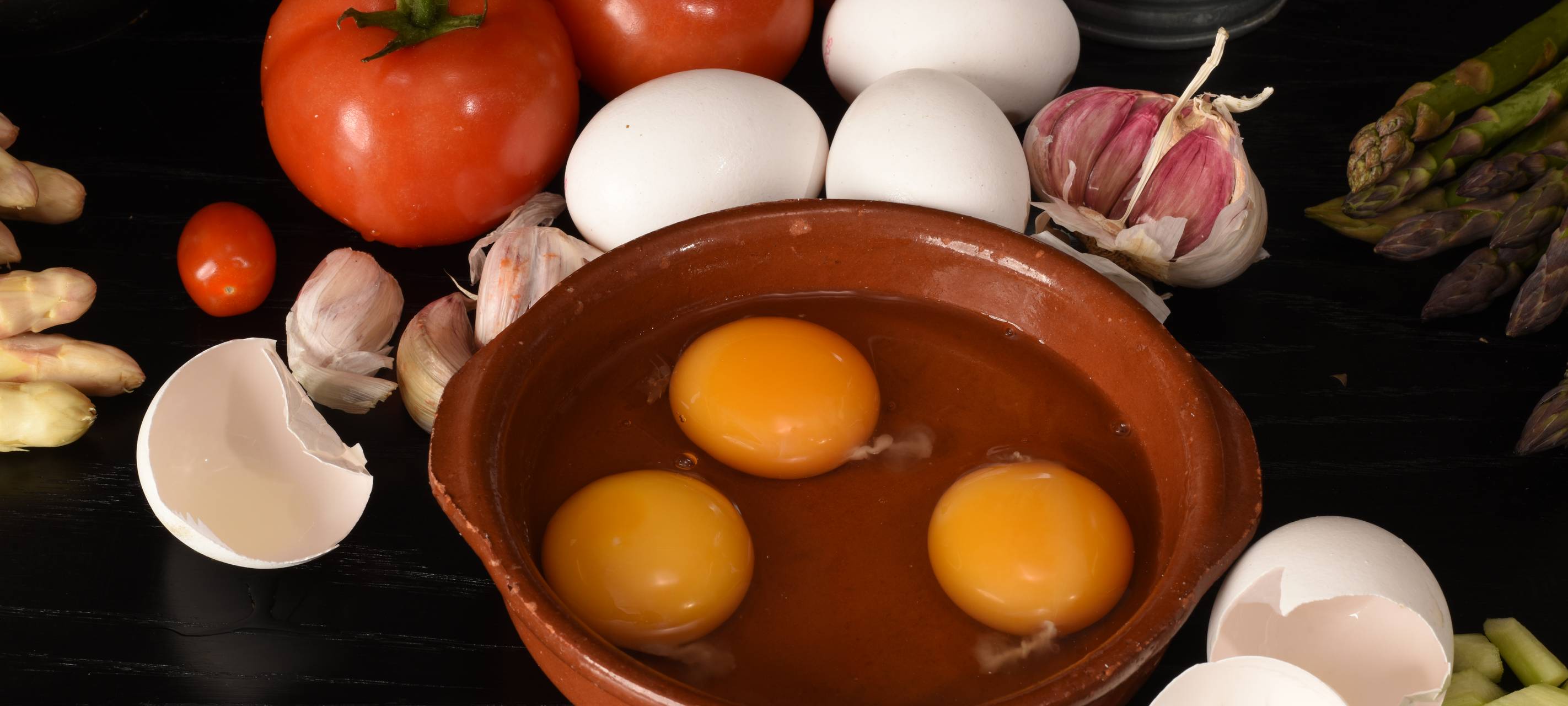 Armer Ritter würzig pikant mit buntem Spargel und Bergkäse