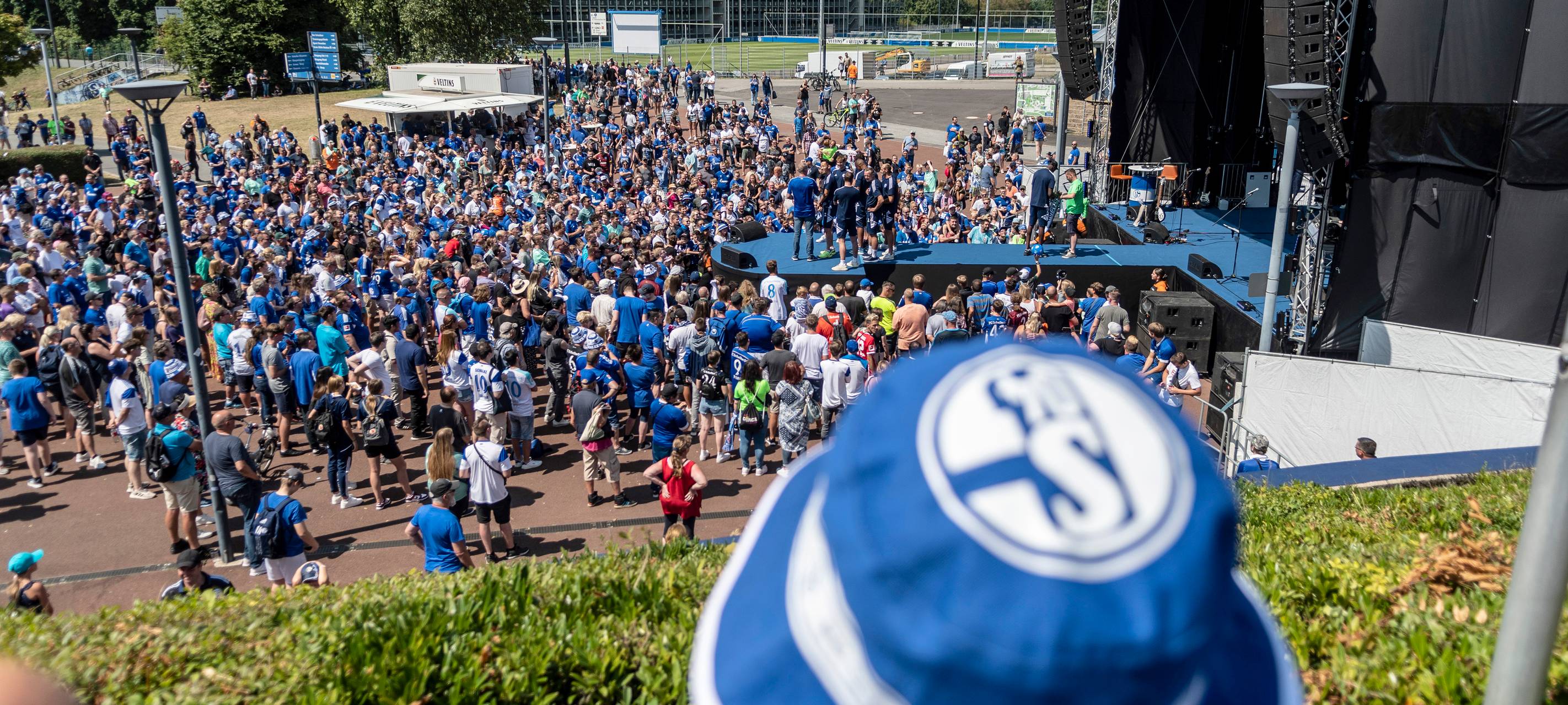 Fans beim Schalke-Tag 2022
