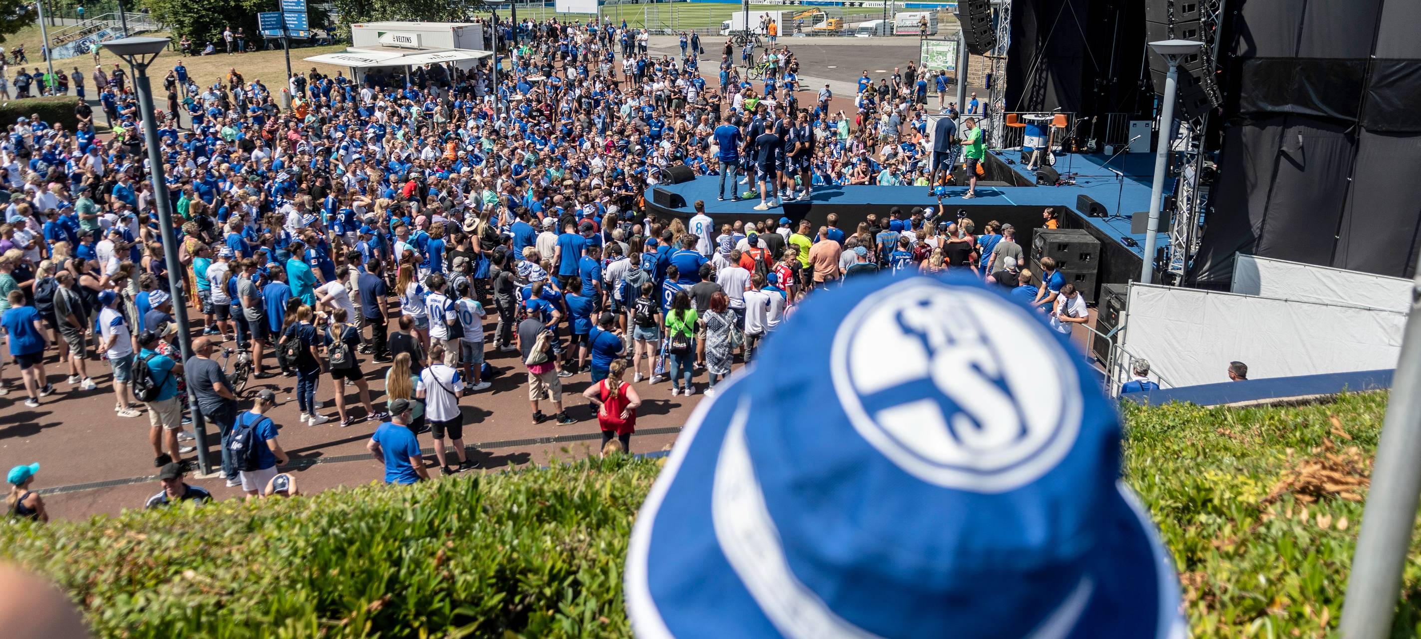 Schalke 04 feiert Saisoneröffnung mit Testspiel-Kracher