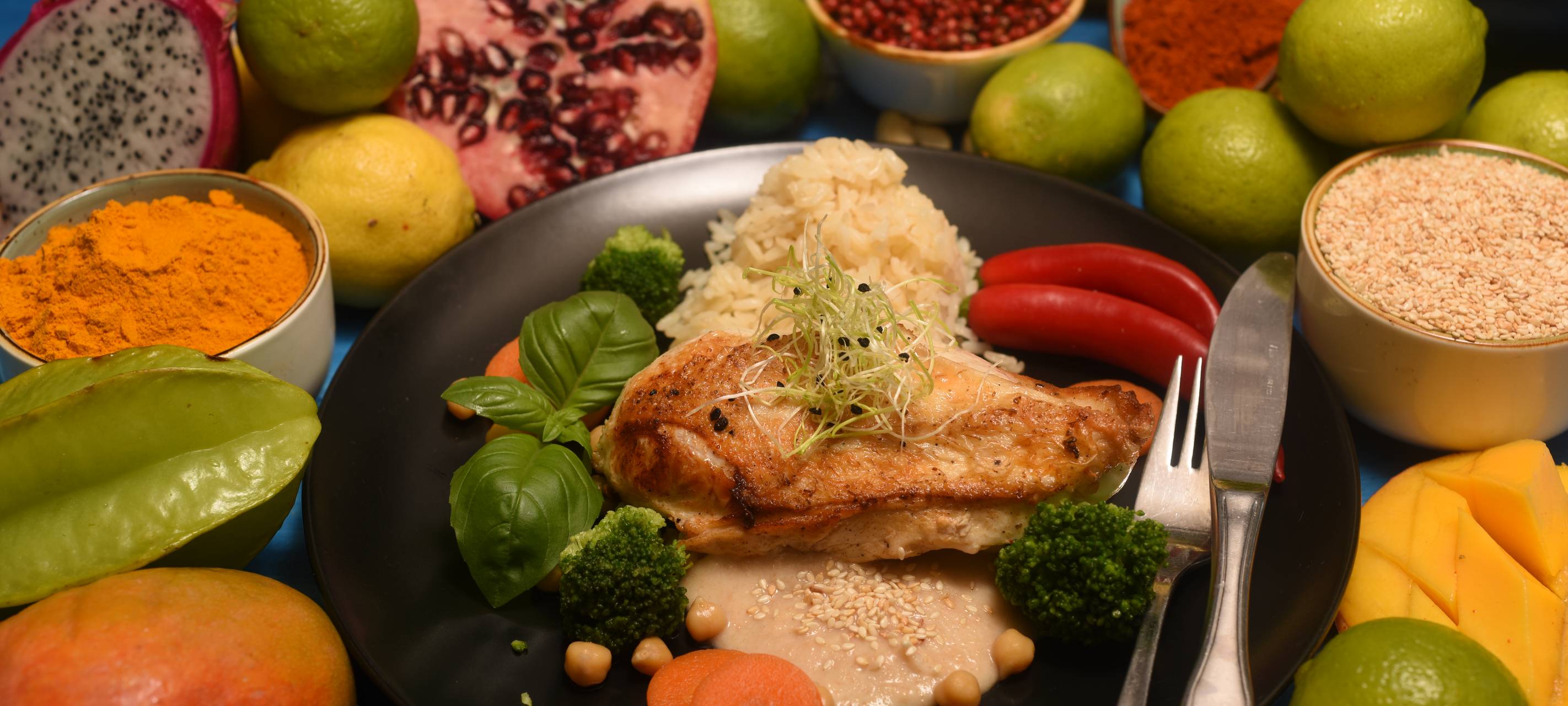 Hähnchenbrust auf Auberginenpüree mit Sesam und Dicken Bohnen