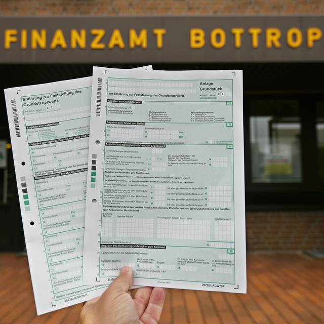 Grundsteuer-Formular vor dem Bottroper Finanzamt