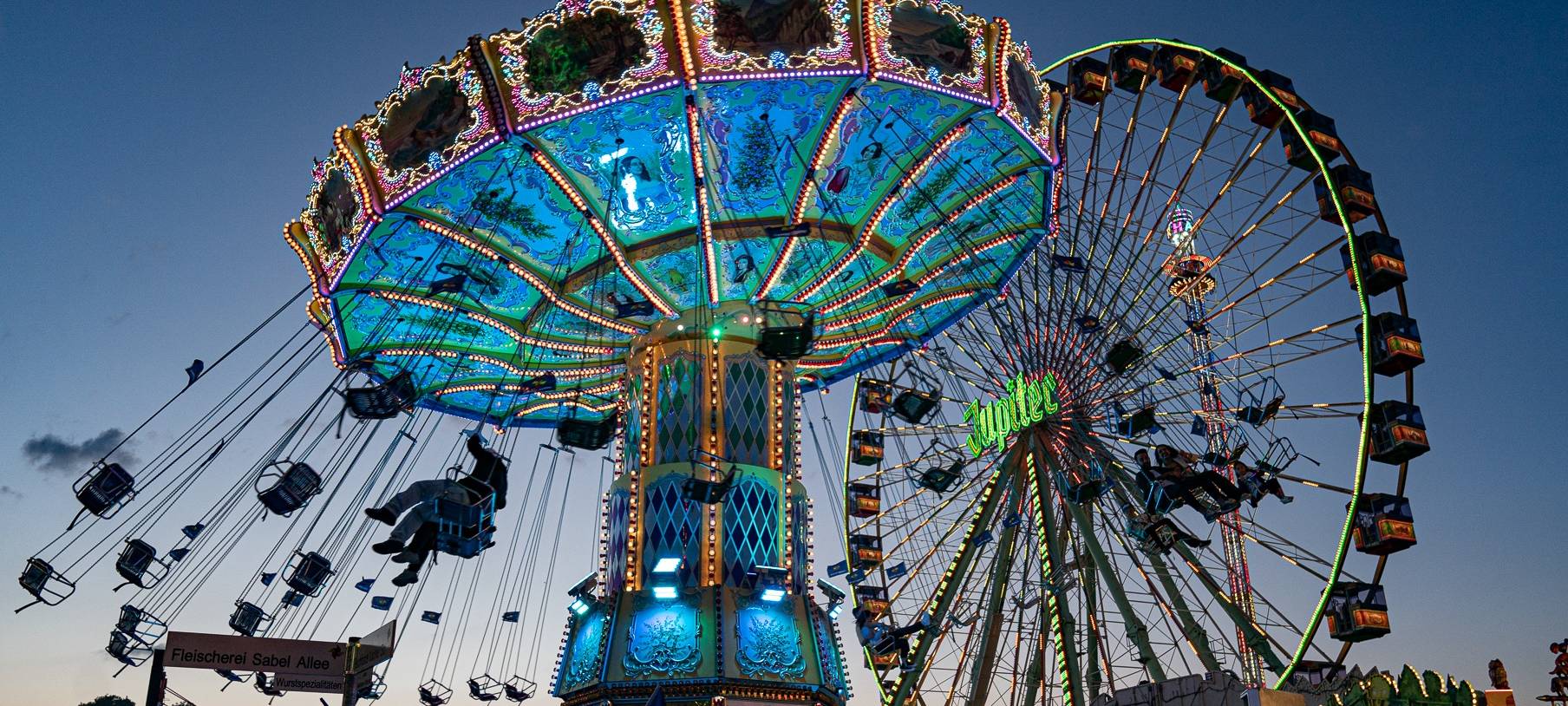Riesenrad und Kettenkarussell auf der Cranger Kirmes