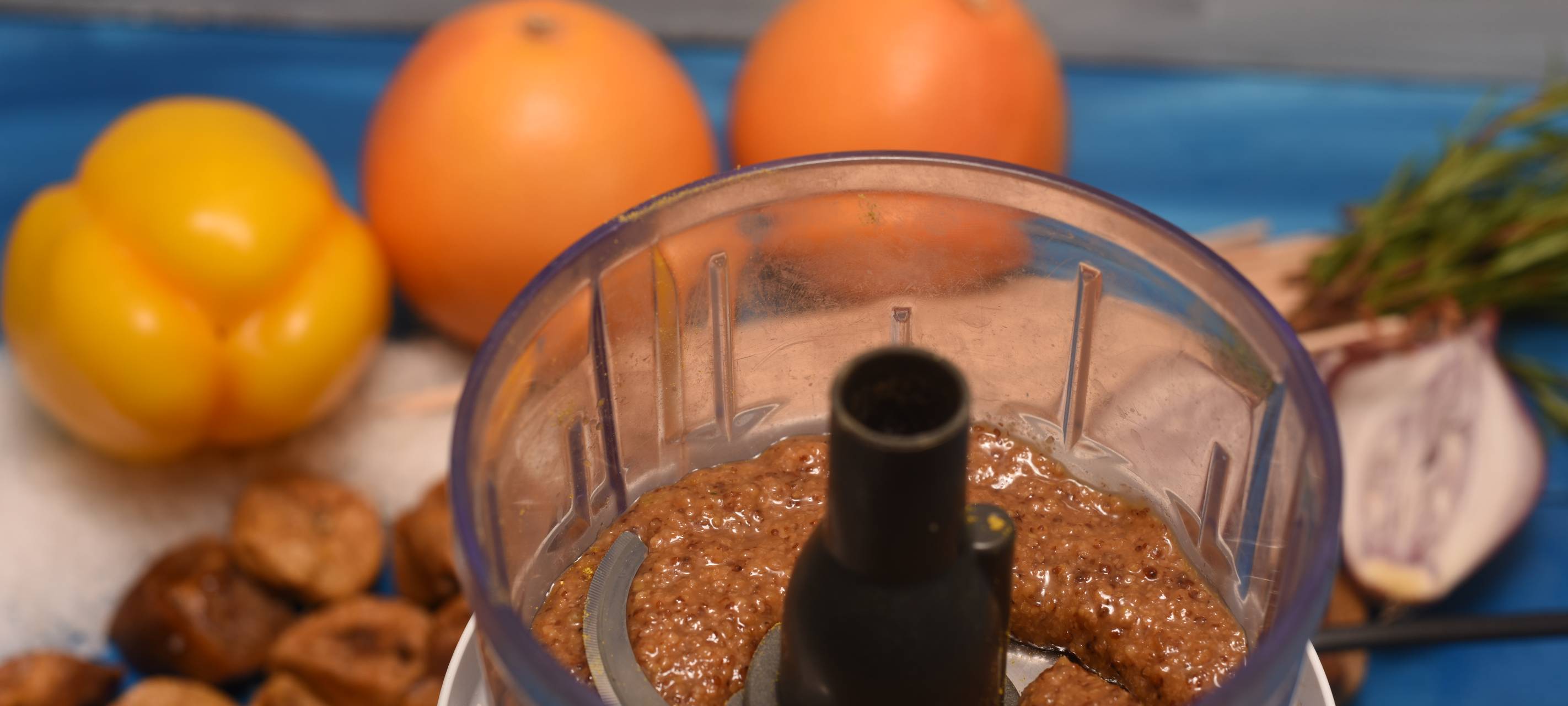 Seelachs-Spieße mit neuen Kartoffeln und Feigensenf auf Orangensalat