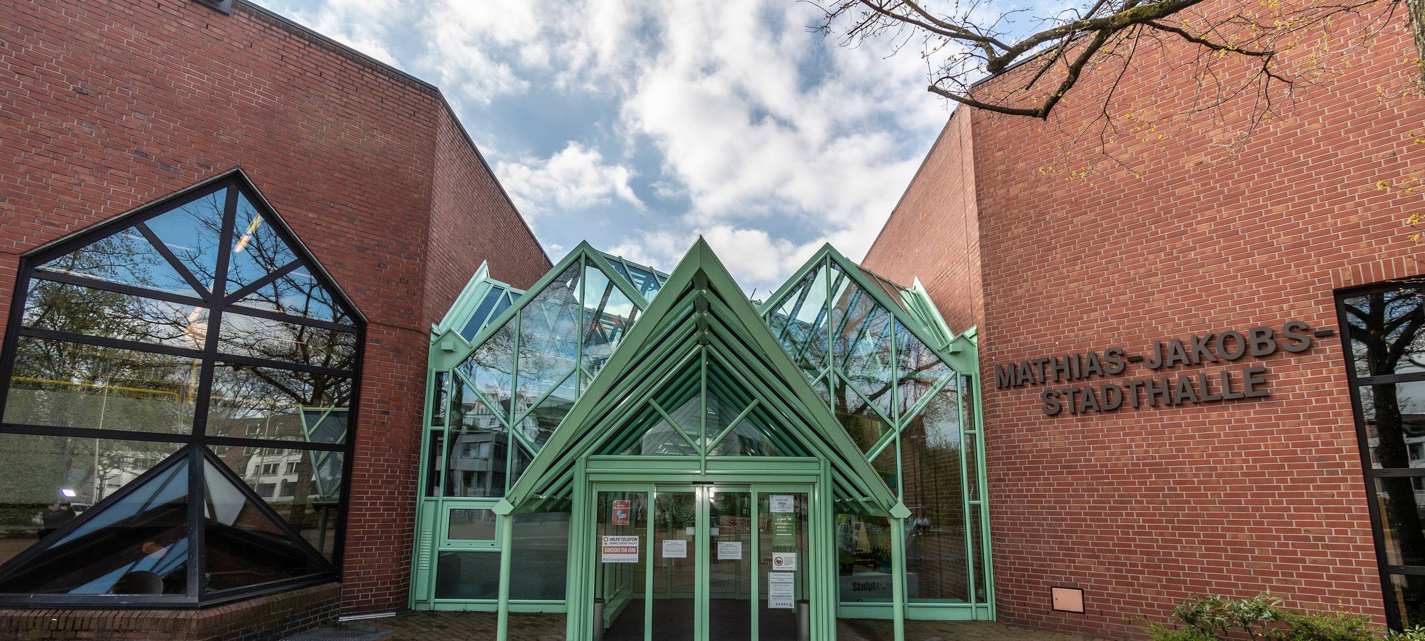 Die Mathias-Jakobs-Stadthalle in Gladbeck von außen