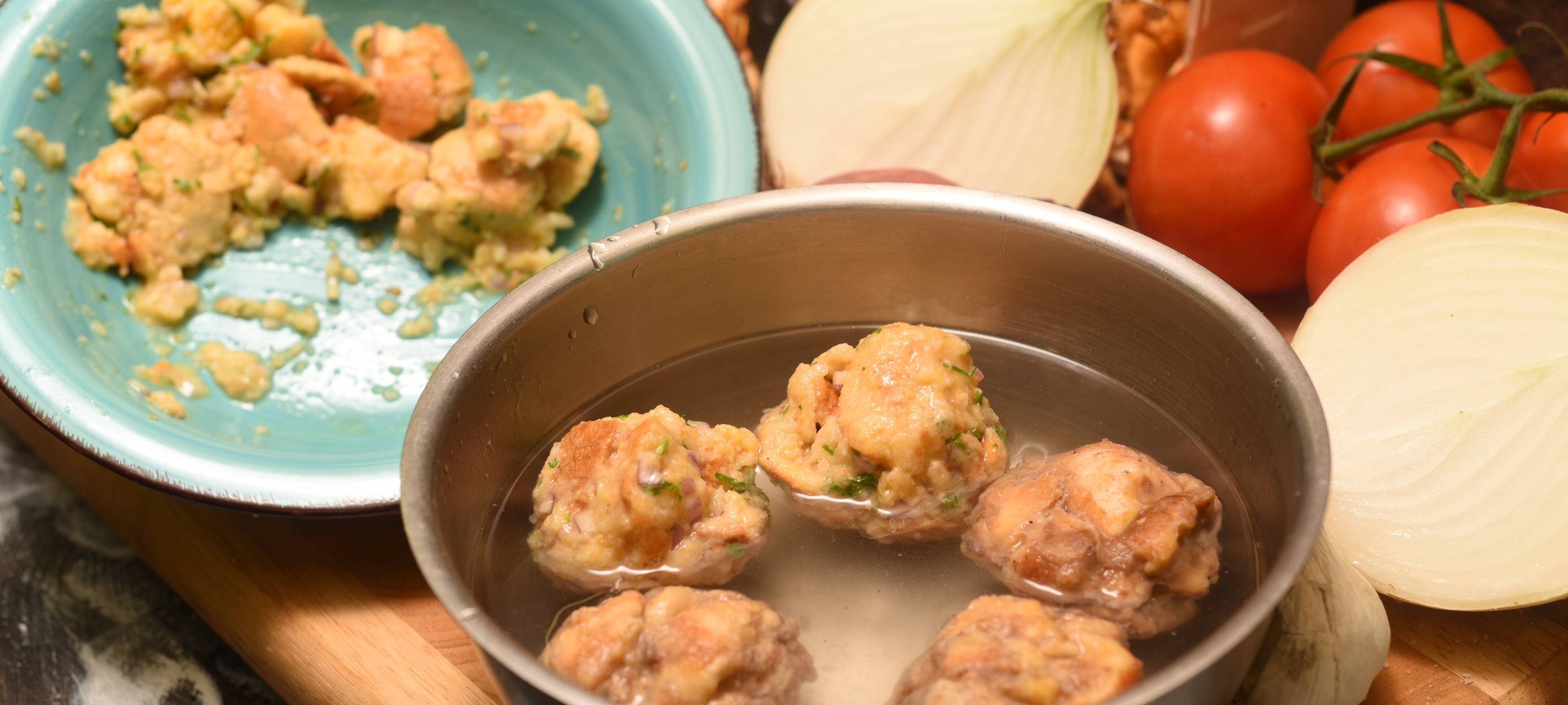 Semmelknödel mit Pfifferlingen in Kräuterrahm
