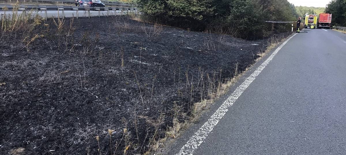 Feuerwehr Gelsenkirchen löscht Brand an A52
