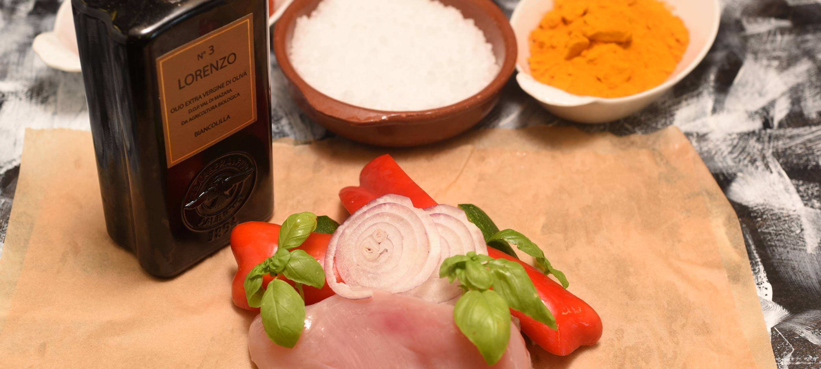 Hähnchenbrust in der Folie gegart mit Kurkuma-Reis