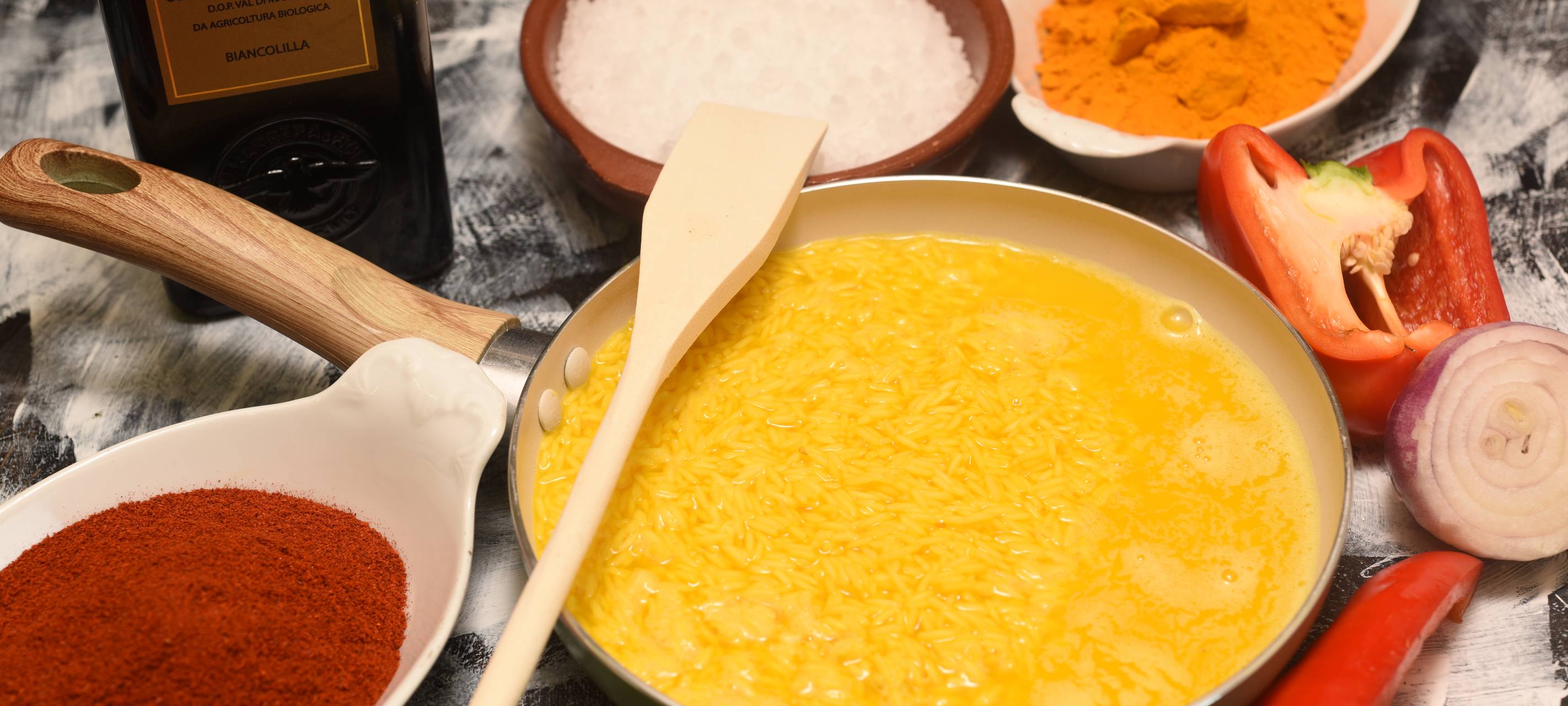 Hähnchenbrust in der Folie gegart mit Kurkuma-Reis