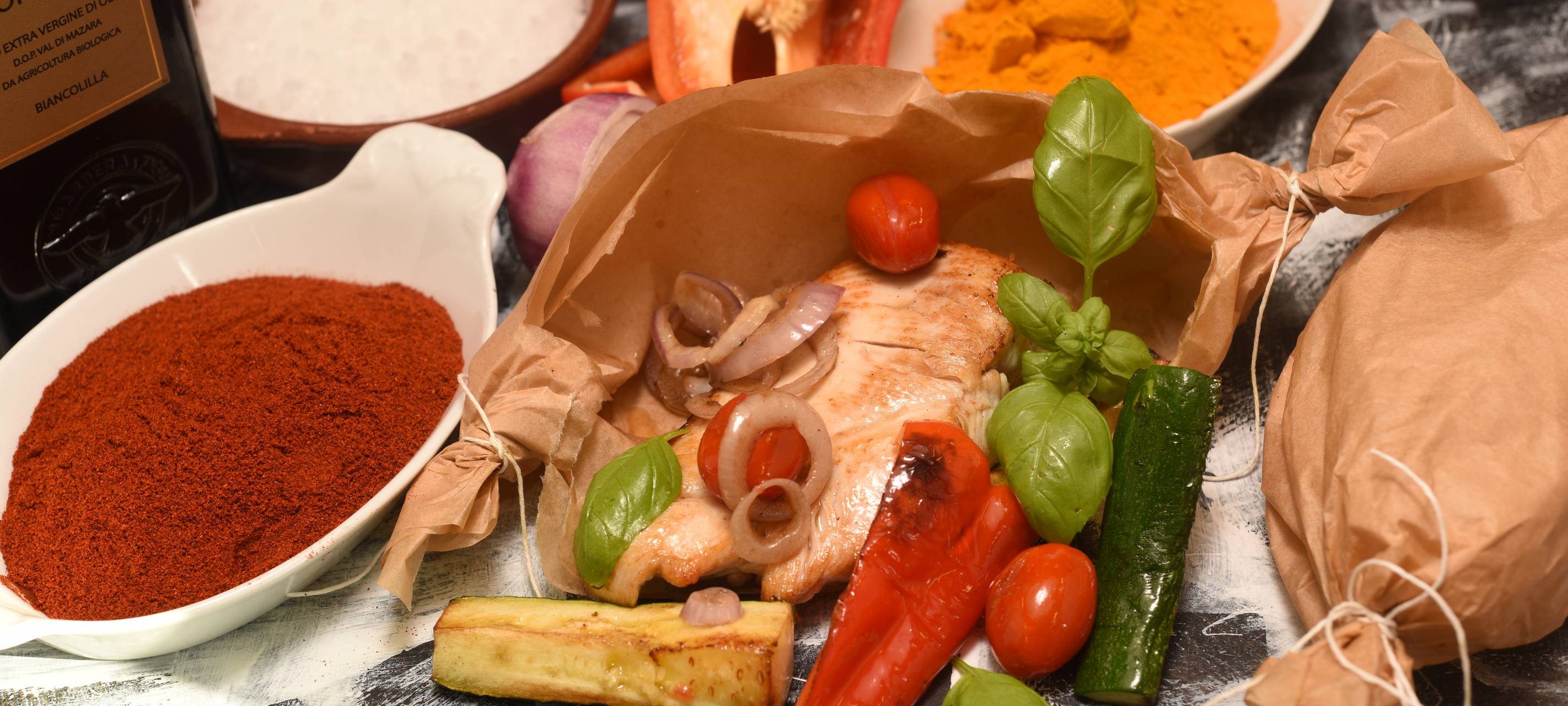 Hähnchenbrust in der Folie gegart mit Kurkuma-Reis