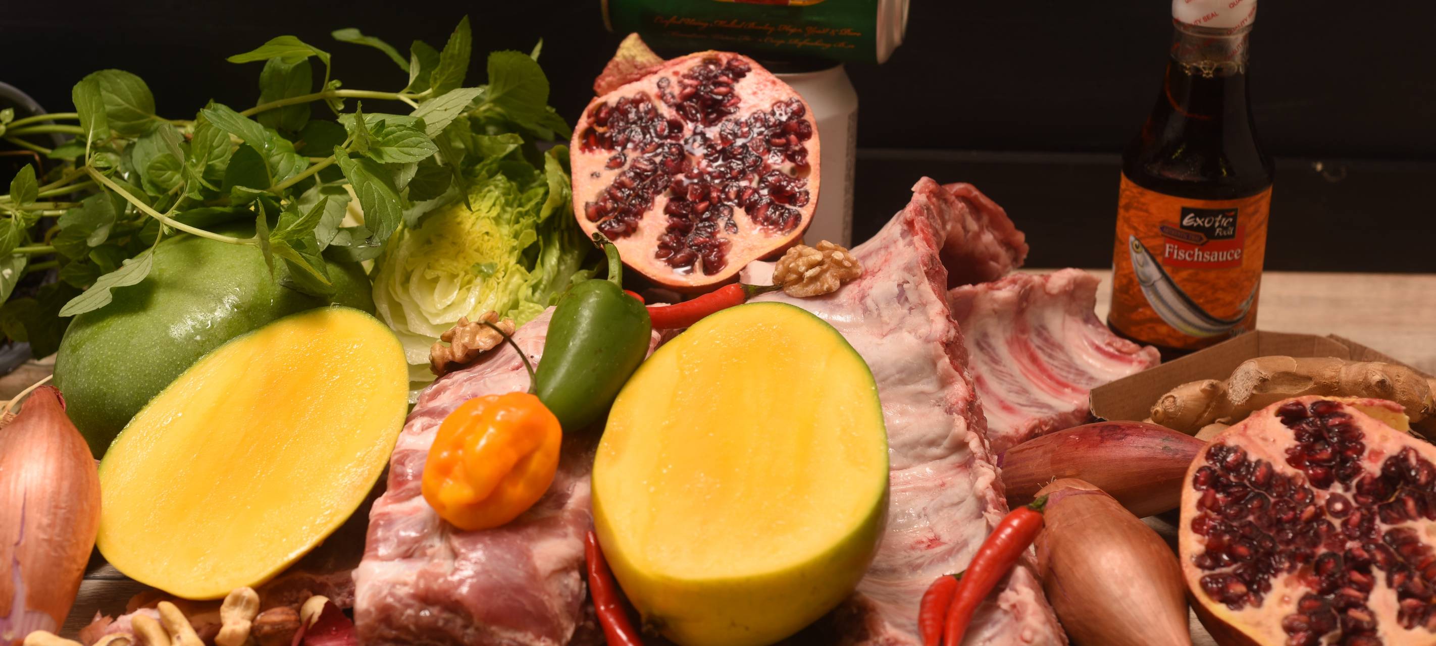 Spareribs mit Pak Choi und Granatapfel