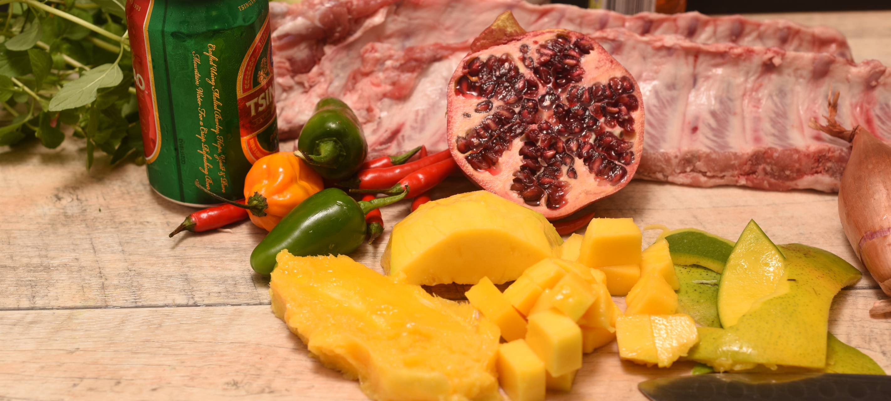 Spareribs mit Pak Choi und Granatapfel