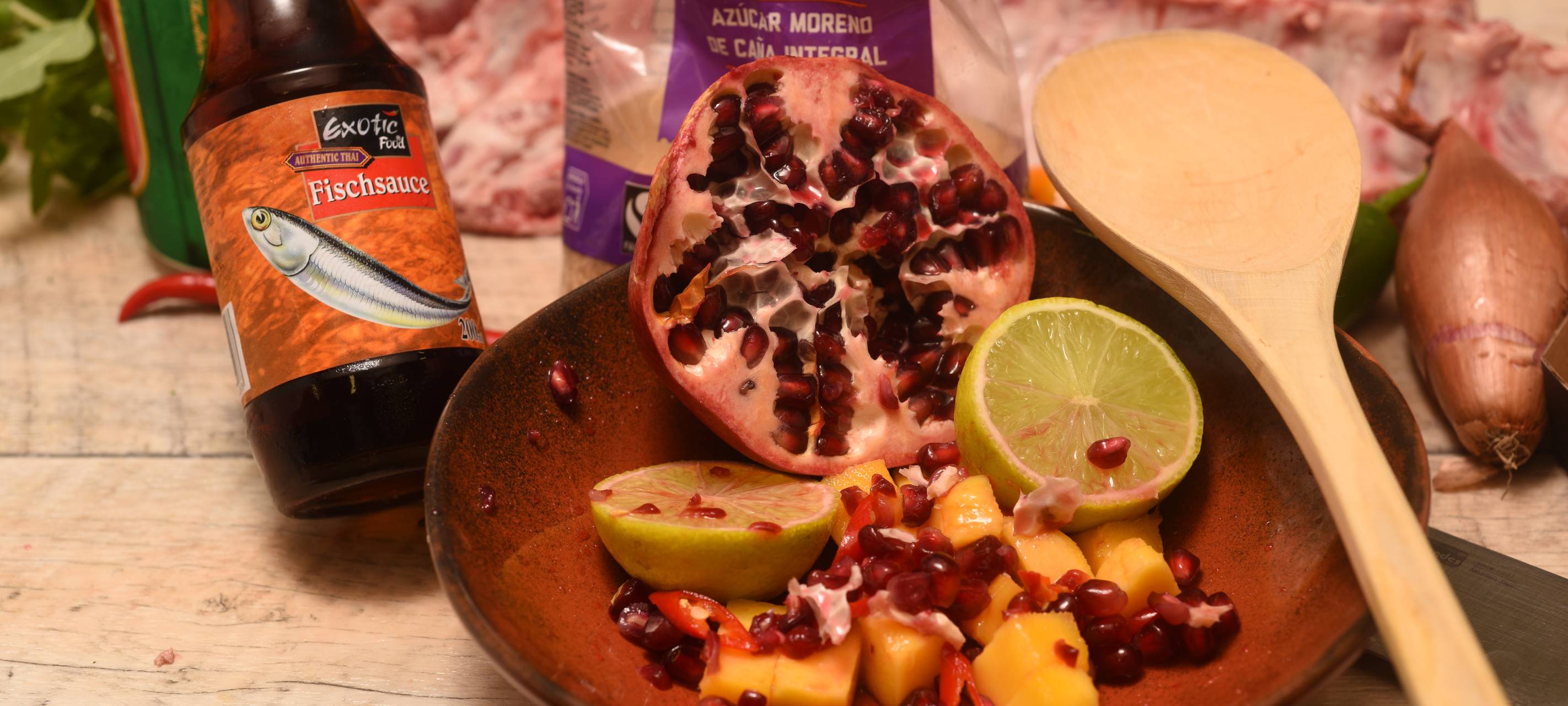 Spareribs mit Pak Choi und Granatapfel