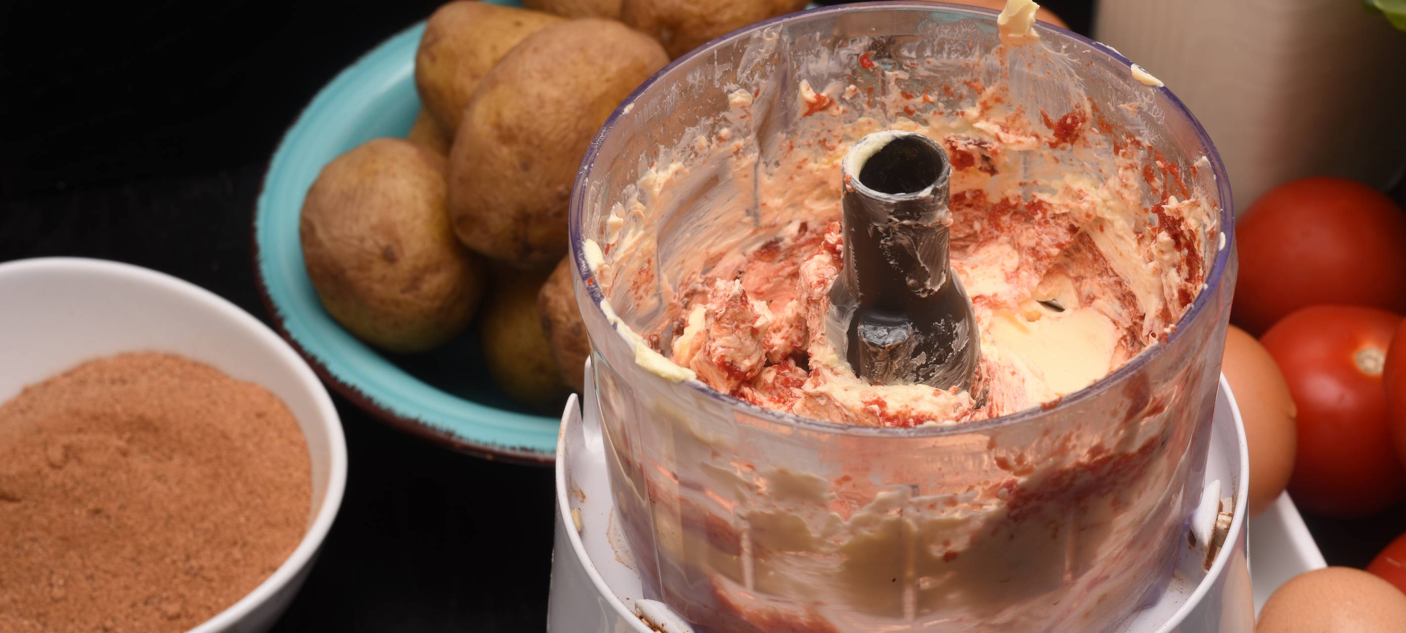 Tomaten-Kartoffelpüree mit Kräuter-Rührei