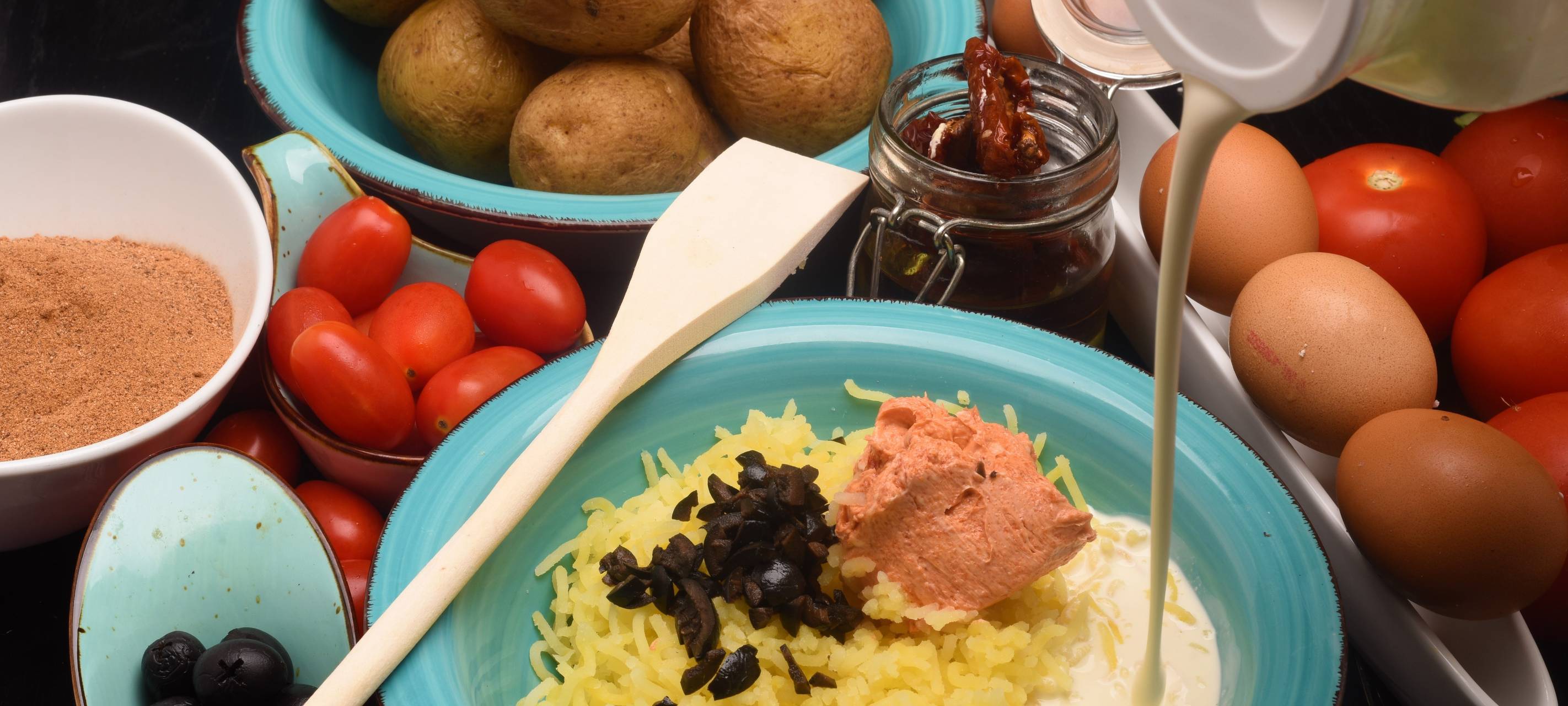Tomaten-Kartoffelpüree mit Kräuter-Rührei