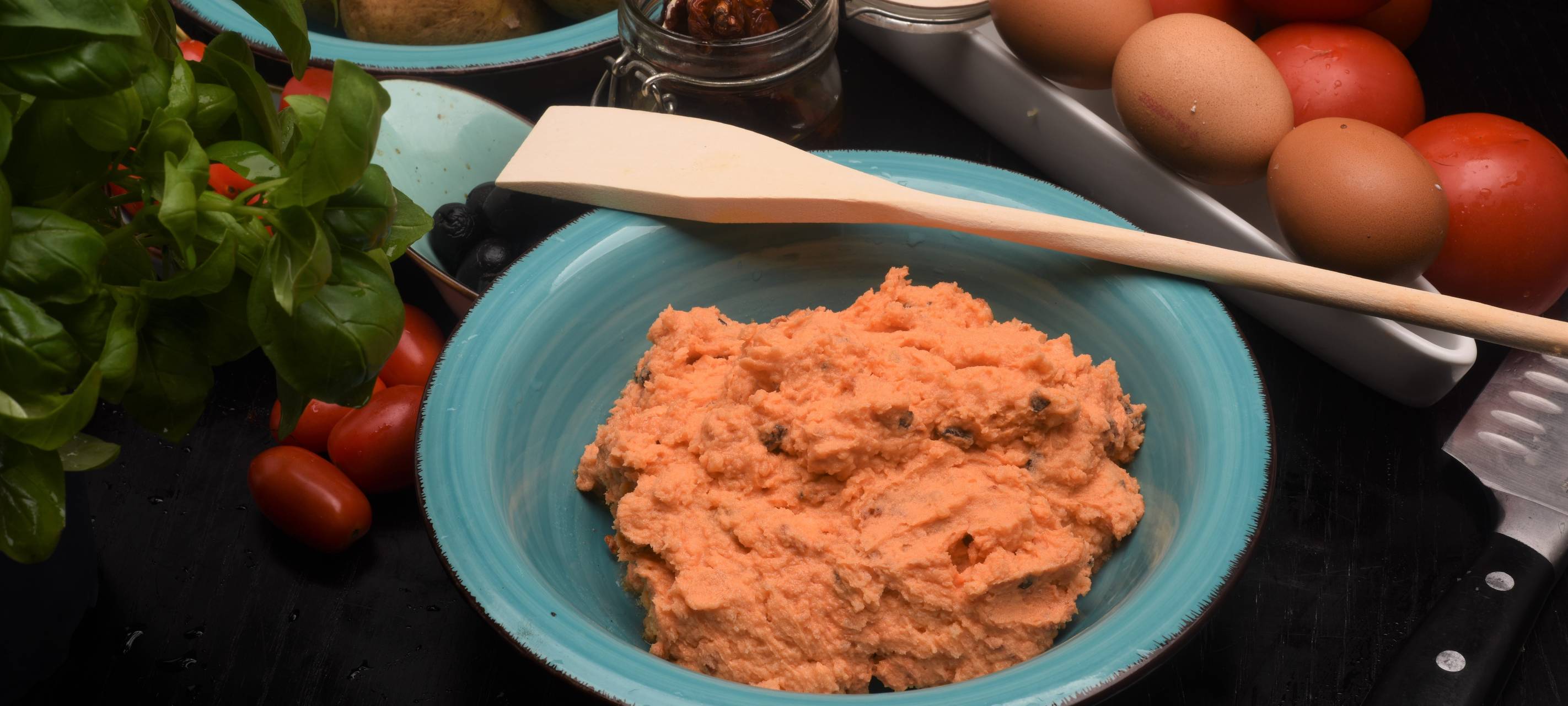 Tomaten-Kartoffelpüree mit Kräuter-Rührei
