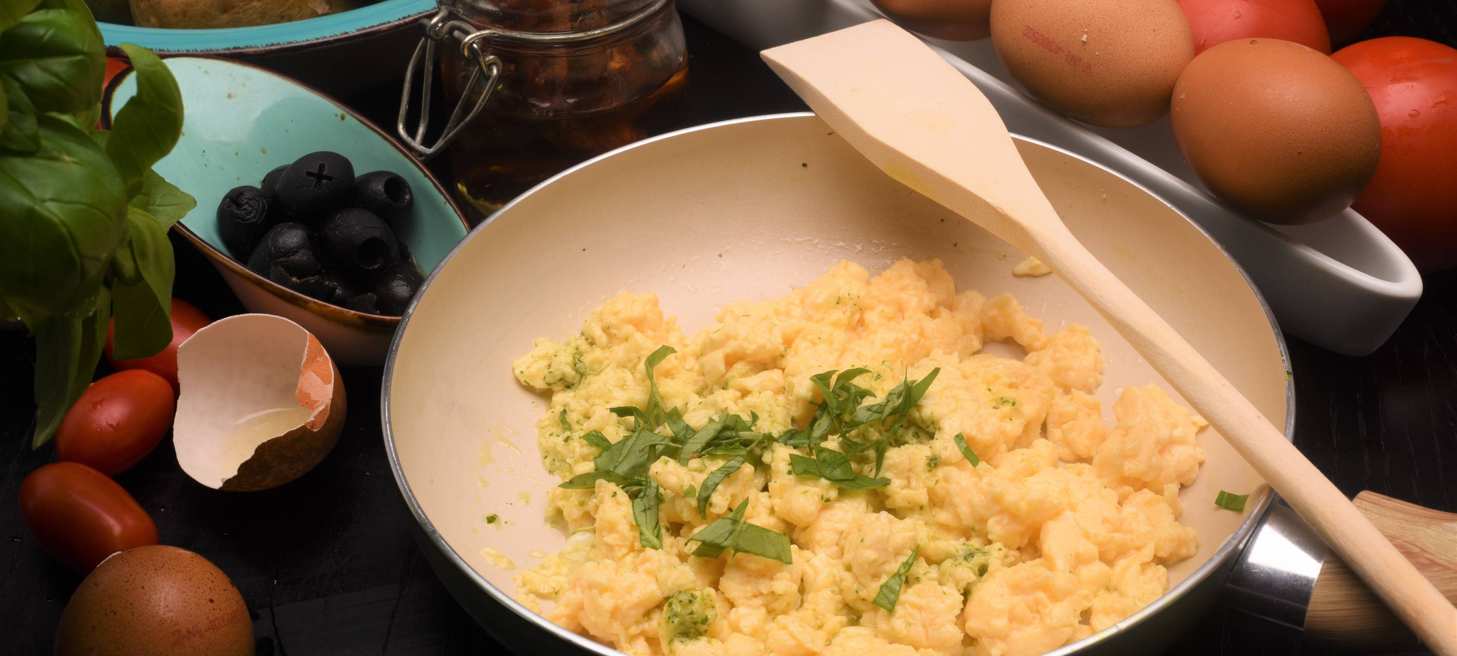 Tomaten-Kartoffelpüree mit Kräuter-Rührei