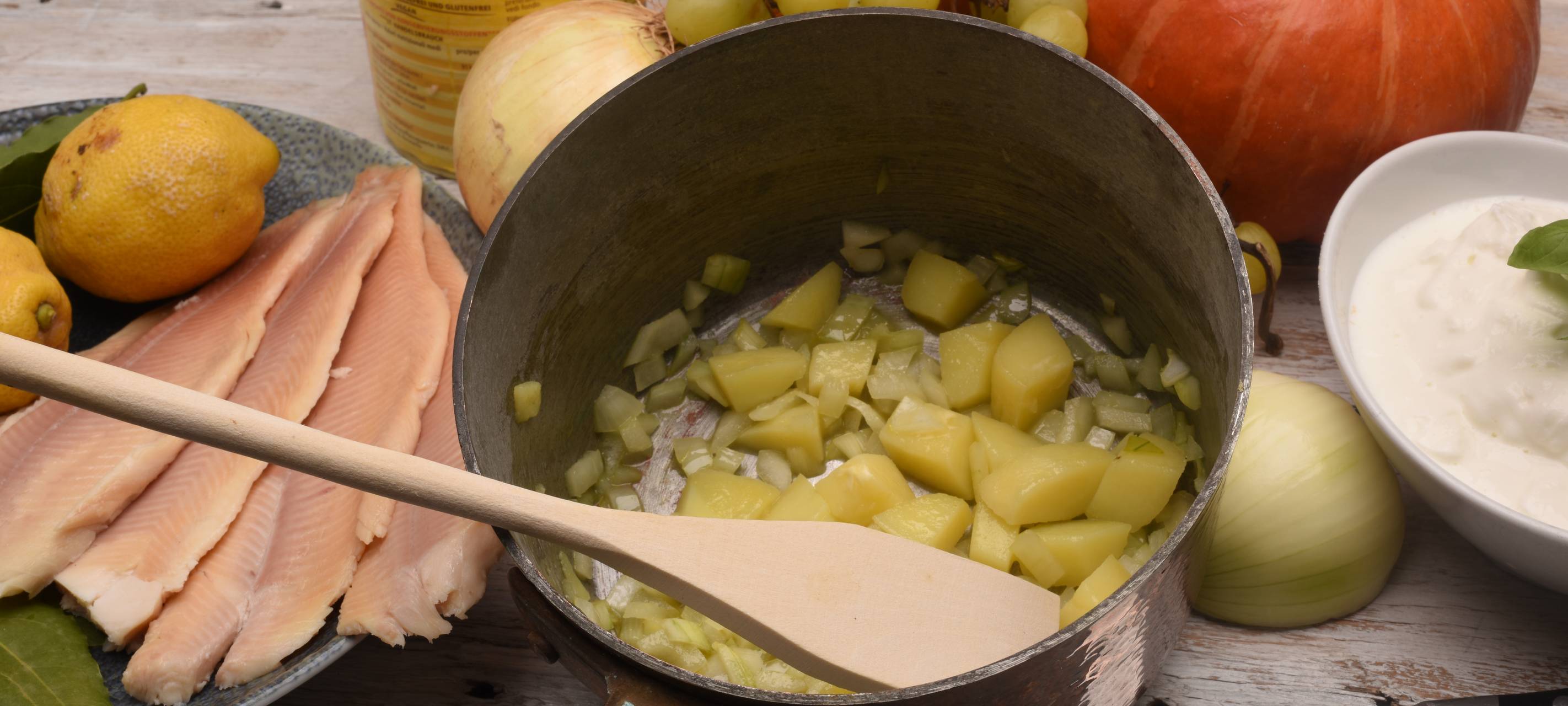 Sauerkrautsuppe mit Forelle
