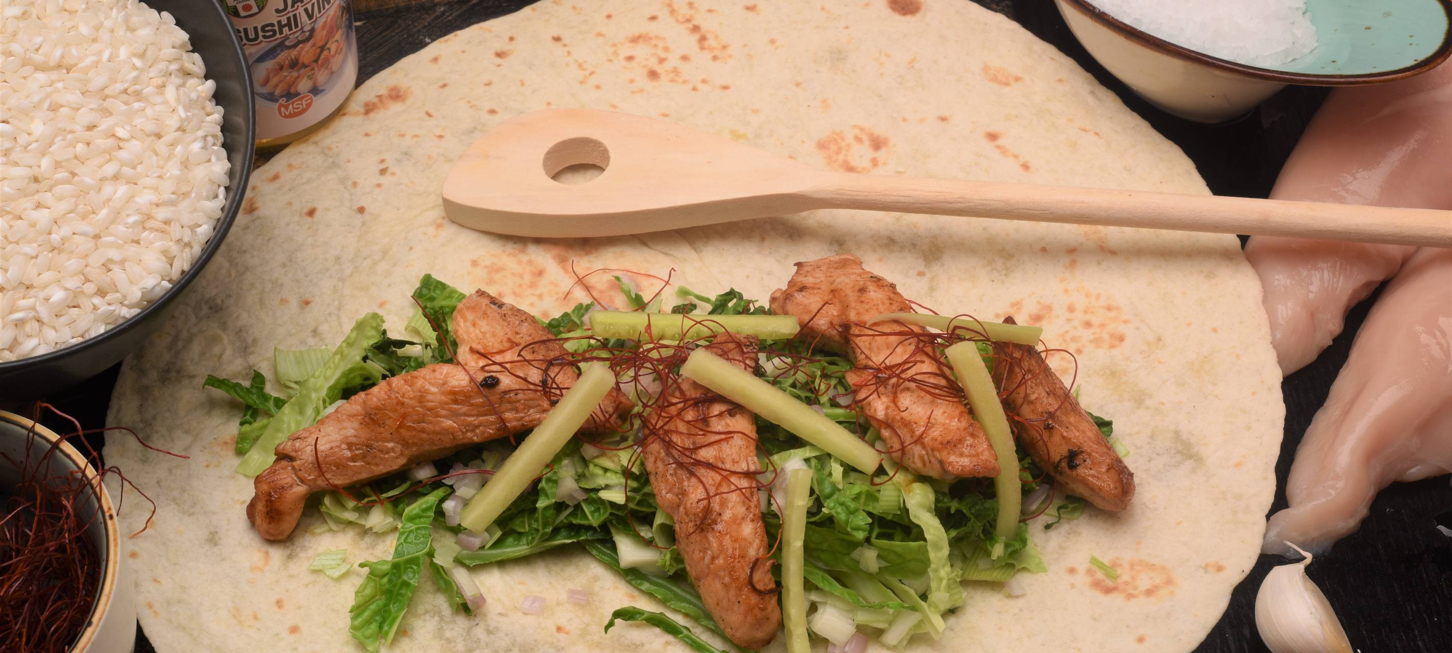 Wraps mit Turbo-Kimchi, Spiegelei und Hähnchenbrust